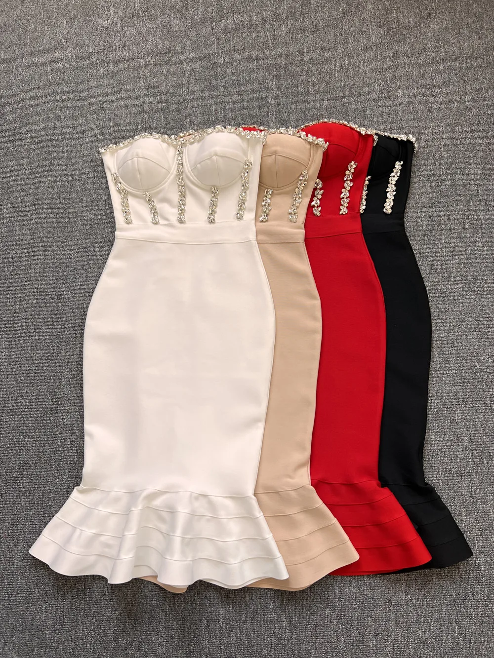 Black Strapless Slim Fit Fish Tail Gown with Belt Sexy mid Length Party Dress for Wedding Anniversary Performance And Daily Use
Black Strapless Slim Fit Fish Tail Gown with Belt Sexy mid Length Party Dress for Wedding Anniversary Performance And Daily Use