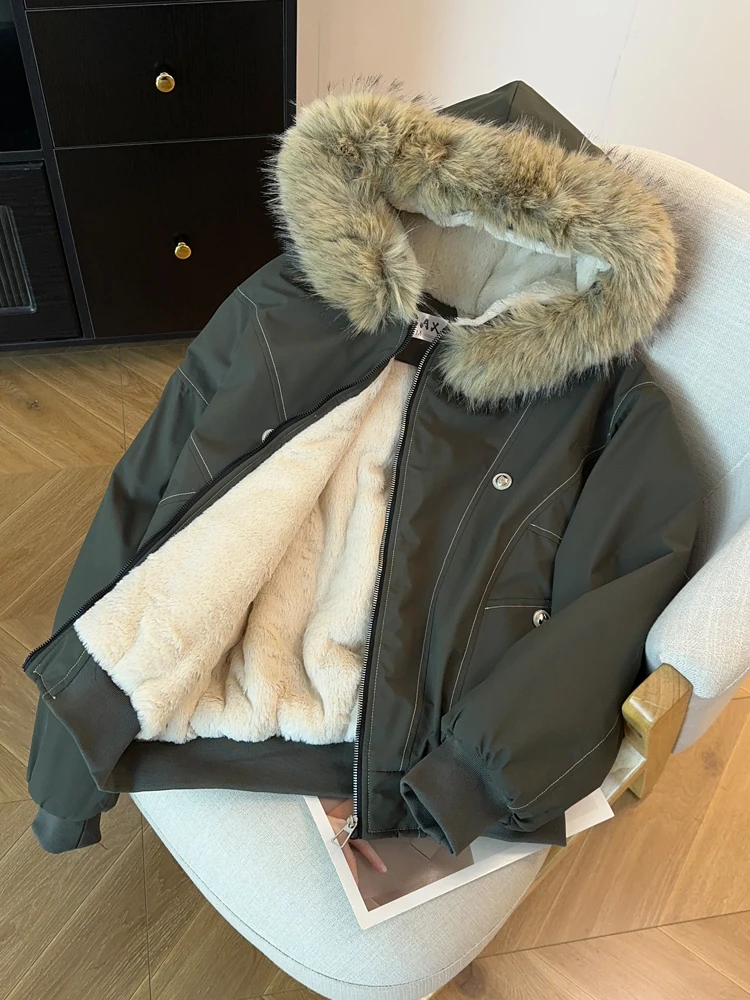 American Retro Women's Short Hooded Cotton Jacket Fashion Big Fur Collar Thickened Coat Couple's Style Warm Fleece Parka
American Retro Women's Short Hooded Cotton Jacket Fashion Big Fur Collar Thickened Coat Couple's Style Warm Fleece Parka