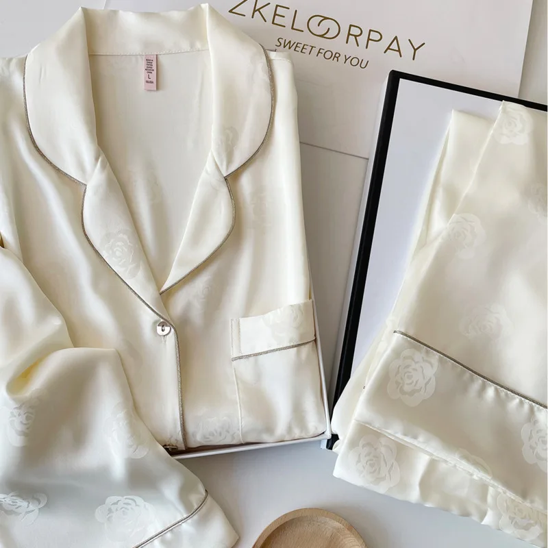 2025 Fashion Spring Summer New Ice Silk Pajamas Women High-End Luxury Jacquard Two Piece Set Long Sleeve Pants Loungewear
2025 Fashion Spring Summer New Ice Silk Pajamas Women High-End Luxury Jacquard Two Piece Set Long Sleeve Pants Loungewear