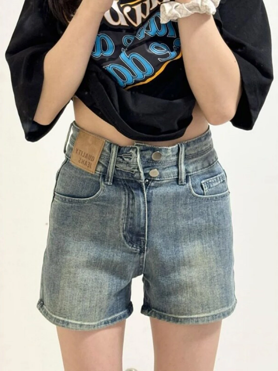 High Waist Wide Leg Straight Cut High Waist Retro Washed Denim Shorts Women Summer 2026 New plus Size Cover Hip Hot Pants
High Waist Wide Leg Straight Cut High Waist Retro Washed Denim Shorts Women Summer 2026 New plus Size Cover Hip Hot Pants