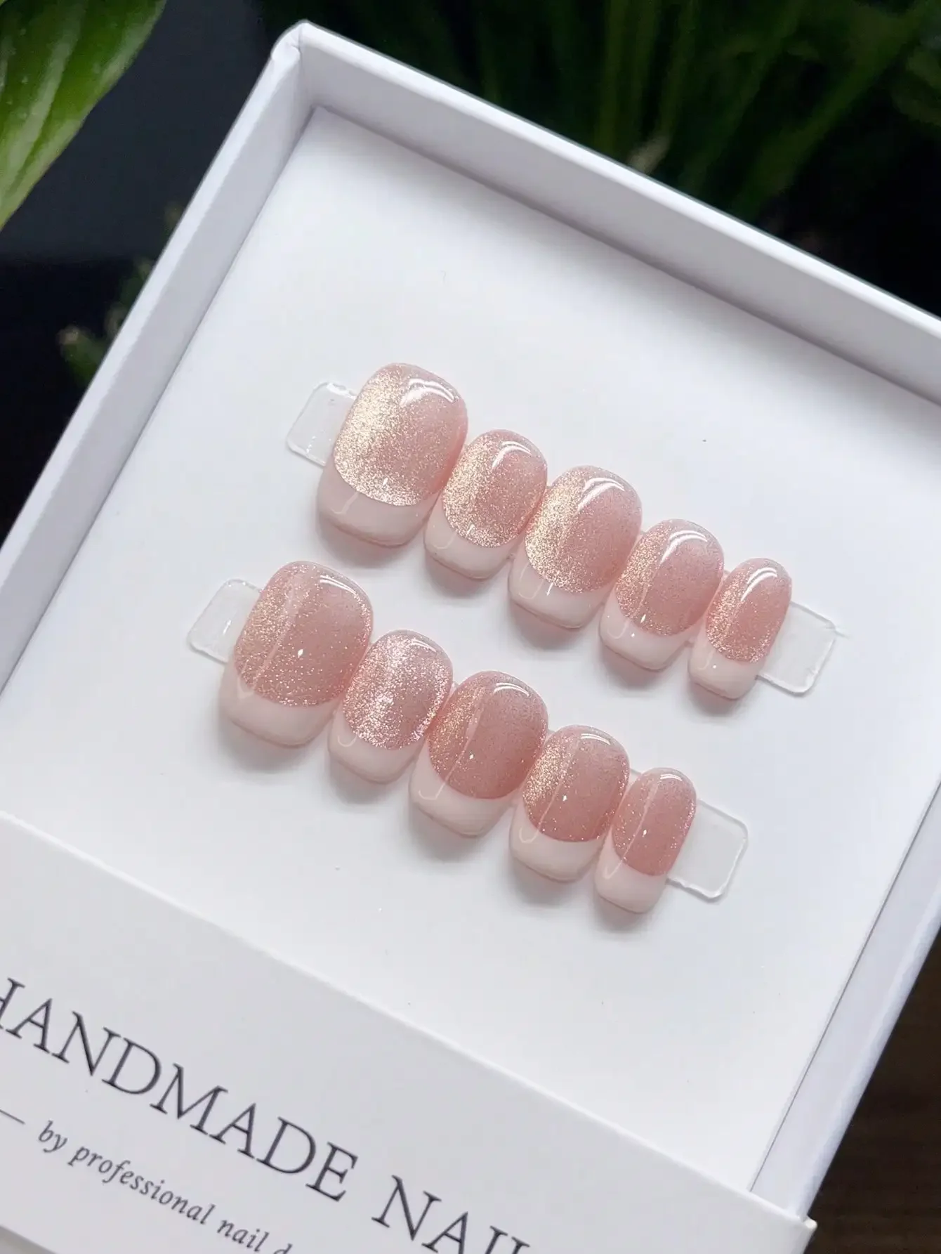 10pcs Handmade Short Square Nail Stickers, Hand-Painted Pink Cat Eye French Manicure, High-Quality Minimalist Design, 2K Nail Ar
10pcs Handmade Short Square Nail Stickers, Hand-Painted Pink Cat Eye French Manicure, High-Quality Minimalist Design, 2K Nail Ar