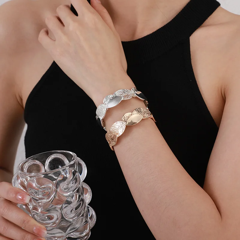 Kaseakia Irregular Metal Chunky Adjustable Bracelets for Women Fashion with Elastic Rope
Kaseakia Irregular Metal Chunky Adjustable Bracelets for Women Fashion with Elastic Rope
