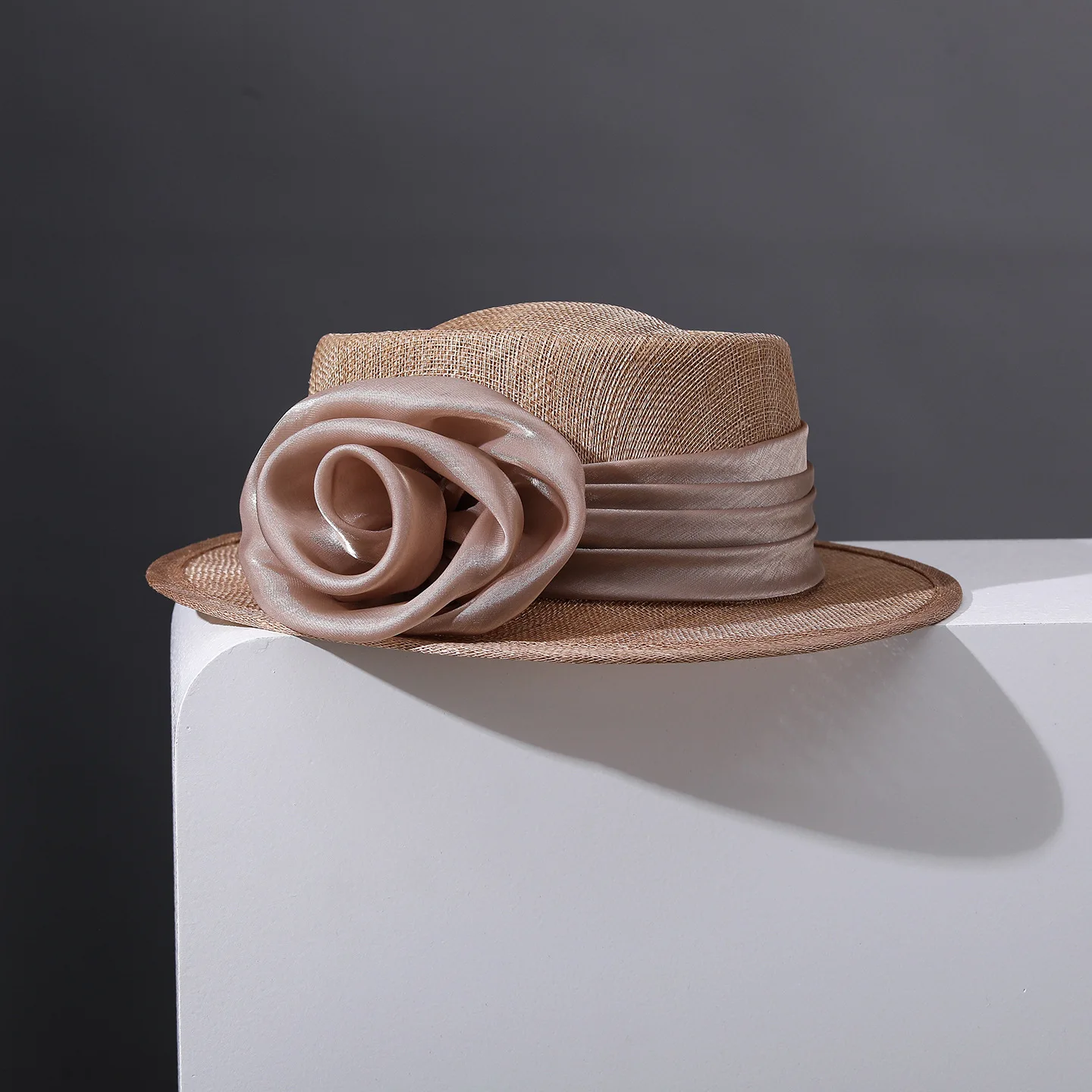 High end Philippine Linen Flower Flat Top Hat Elegant Lightweight Fascinators Hat Ladies Tea Party Derby Church Wedding Hats
High end Philippine Linen Flower Flat Top Hat Elegant Lightweight Fascinators Hat Ladies Tea Party Derby Church Wedding Hats