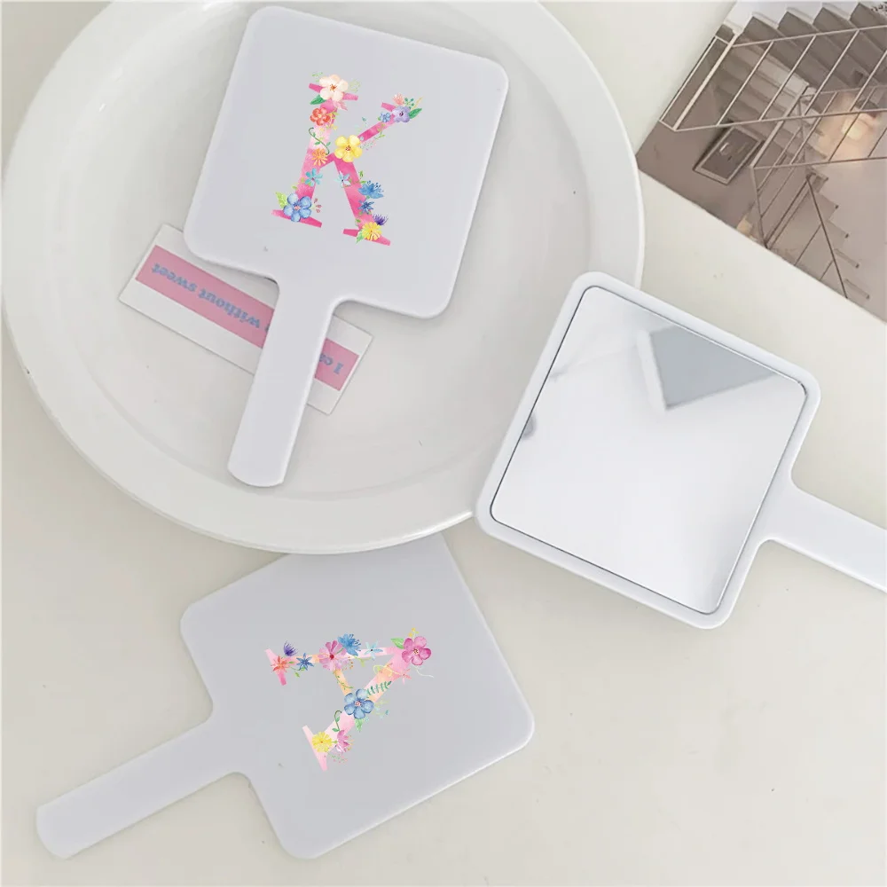 1pc Chic Square Handled Cosmetic Mirror With Pink Flower Letter Design Creative Make-Up Tool Initial Name 26 Letters Pattern
1pc Chic Square Handled Cosmetic Mirror With Pink Flower Letter Design Creative Make-Up Tool Initial Name 26 Letters Pattern