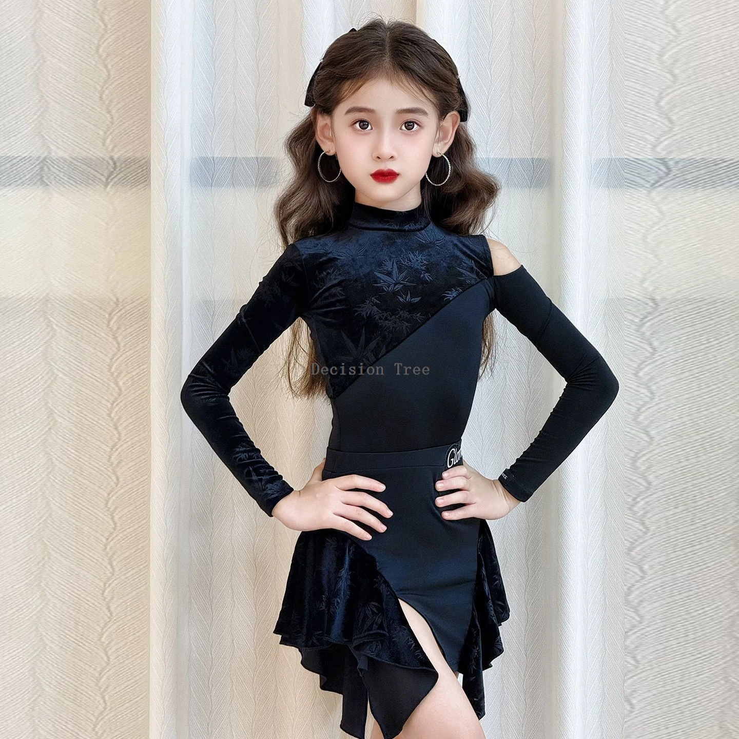 2025 новый модный стильный бархатный костюм для латинских танцев для девочек, детский комплект костюмов для латинских танцев ча-ча для тренировок
2025 новый модный стильный бархатный костюм для латинских танцев для девочек, детский комплект костюмов для латинских танцев ча-ча для тренировок