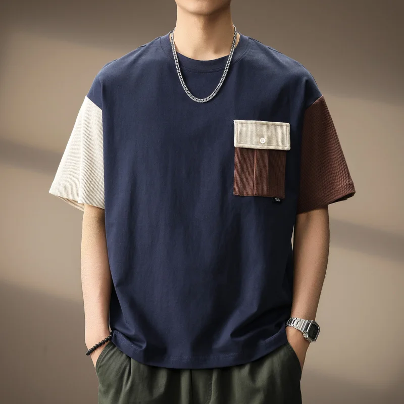 High end Japanese style design with contrasting color splicing short sleeved T-shirt for men in summer 2025, loose pocket top
High end Japanese style design with contrasting color splicing short sleeved T-shirt for men in summer 2025, loose pocket top