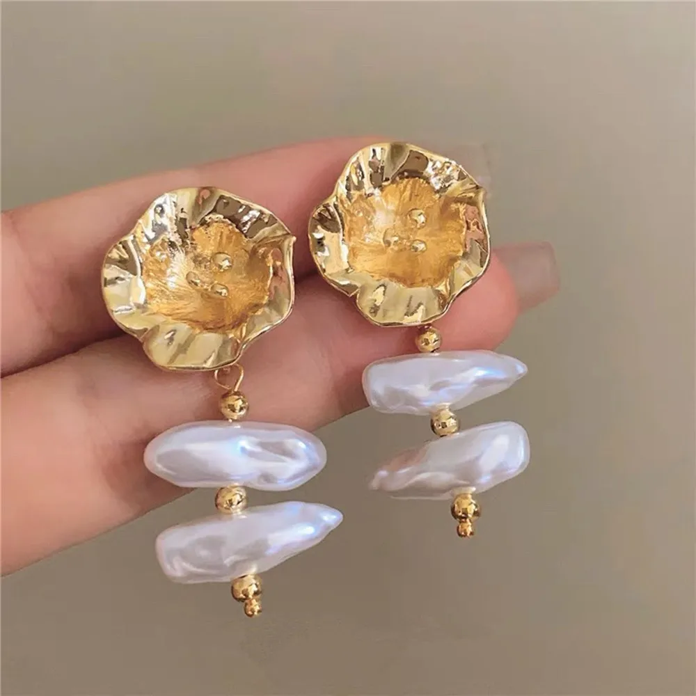 French Vintage Flowers Pearl Fringe Women's Earrings Light Luxury Temperament Jewelry Accessories 2024
French Vintage Flowers Pearl Fringe Women's Earrings Light Luxury Temperament Jewelry Accessories 2024