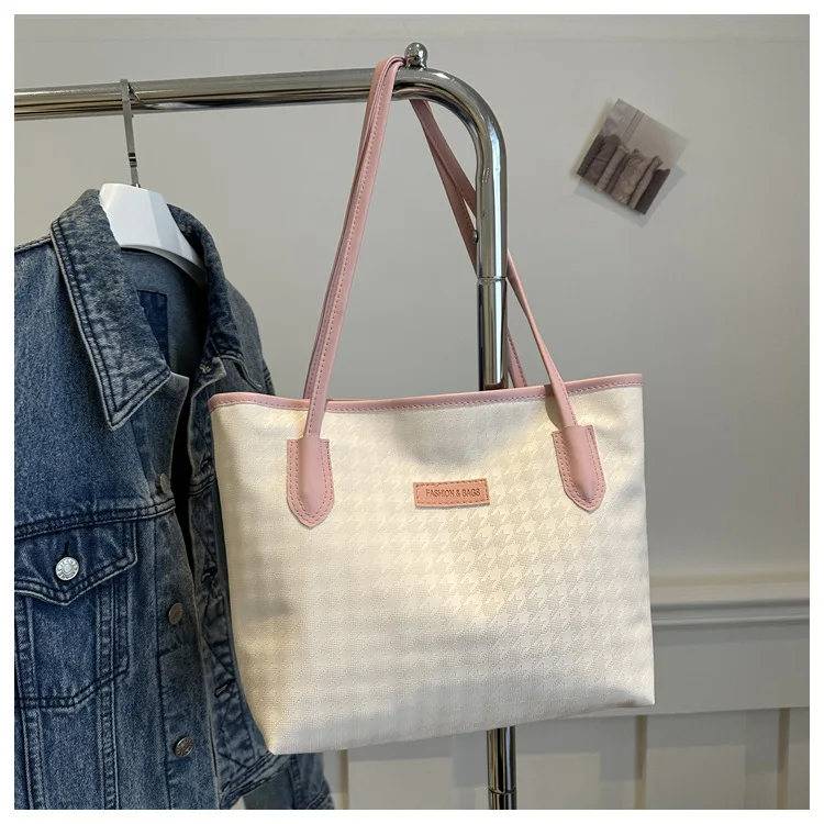 Ретро сумка, новая модная пригородная сумка через плечо, большая вместительная сумка, повседневная сумка, популярный подарок, сумка без подвески
Ретро сумка, новая модная пригородная сумка через плечо, большая вместительная сумка, повседневная сумка, популярный подарок, сумка без подвески