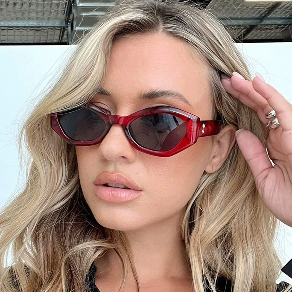 New Retro Polygonal Cat Eye Sunglasses Women Men Luxury Diamond Studded Glasses Legs Female Versatile Beach Vacation Eyewear UV
New Retro Polygonal Cat Eye Sunglasses Women Men Luxury Diamond Studded Glasses Legs Female Versatile Beach Vacation Eyewear UV