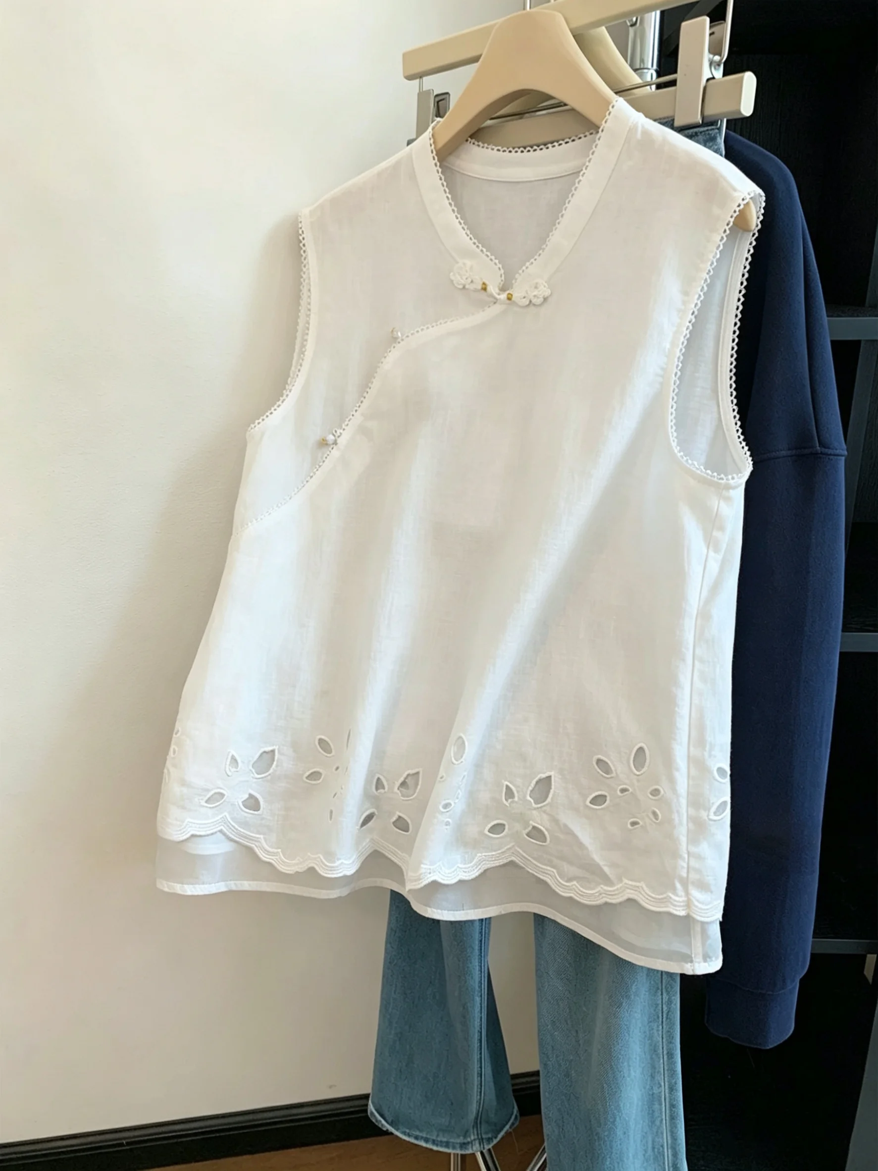 New Chinese Style Gentle Wind Buttonless Sleeveless Shirt Unisex Summer High Sensation National Style Improved Hollow Versati...
New Chinese Style Gentle Wind Buttonless Sleeveless Shirt Unisex Summer High Sensation National Style Improved Hollow Versati...