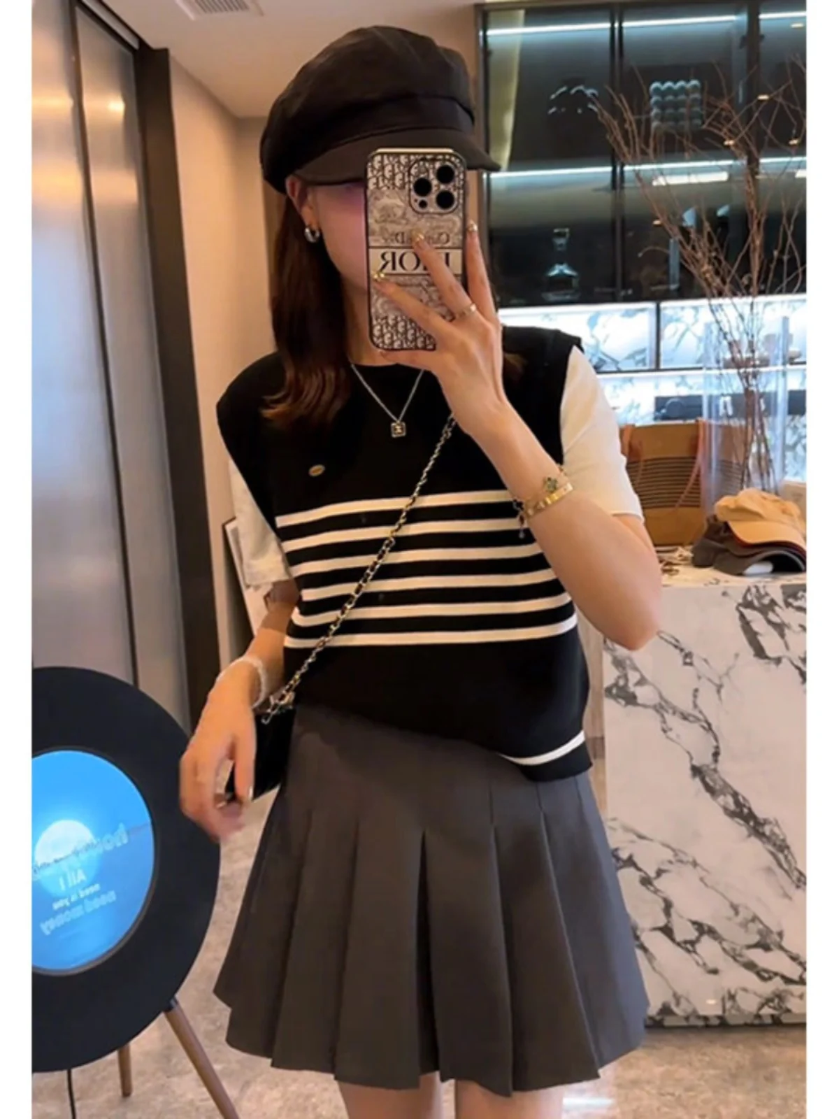 Women's Knitted Vest Top Striped Spring Autumn 2024 New Style College Wind Two-Piece Set round Neck Regular Length Pure Color
Women's Knitted Vest Top Striped Spring Autumn 2024 New Style College Wind Two-Piece Set round Neck Regular Length Pure Color