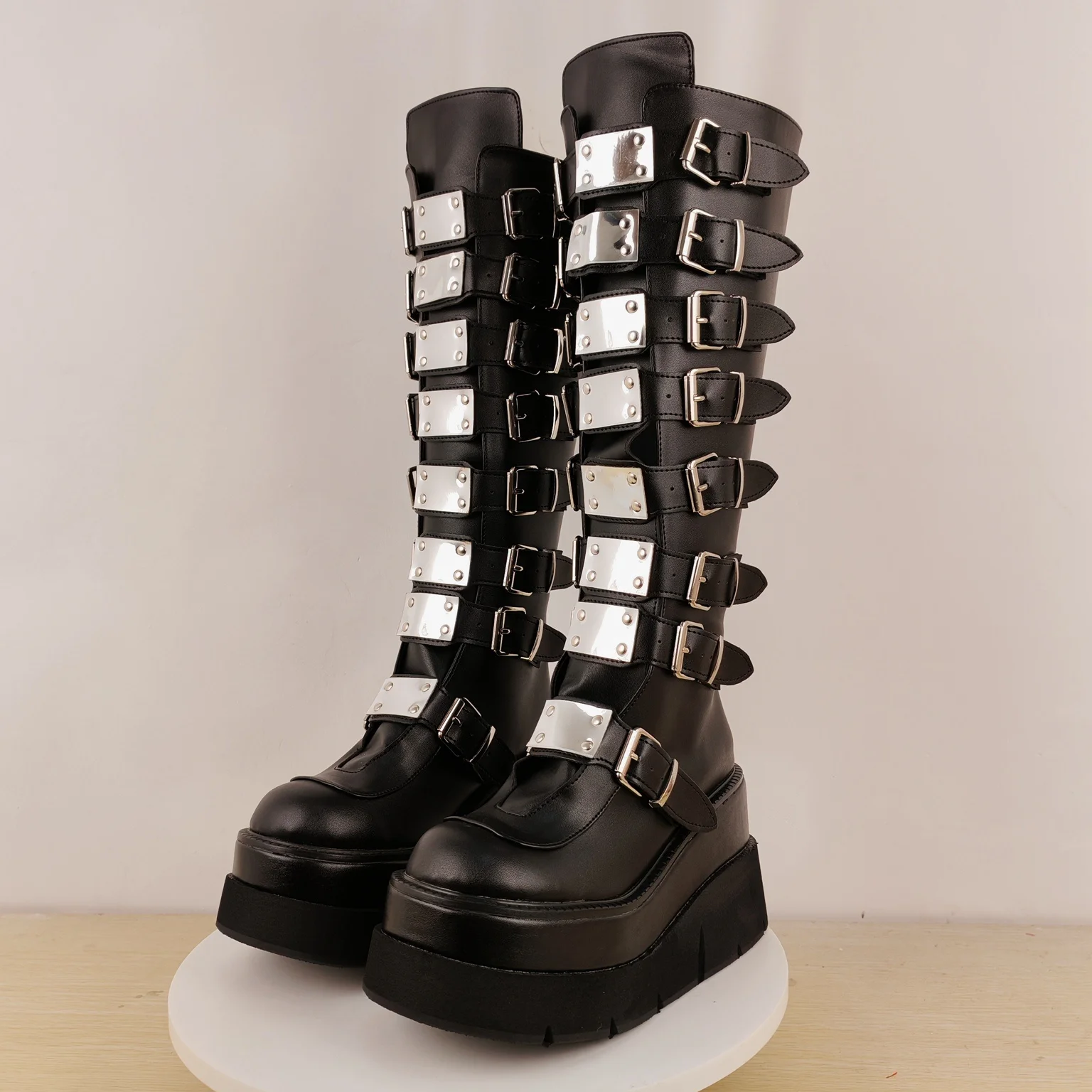 Faux Leather Metallic Riveted Straps Multi‑buckle Knee‑High Platform Boots Matte Chunky Sole Round Toes Streetwear Women's Shoes
Faux Leather Metallic Riveted Straps Multi‑buckle Knee‑High Platform Boots Matte Chunky Sole Round Toes Streetwear Women's Shoes