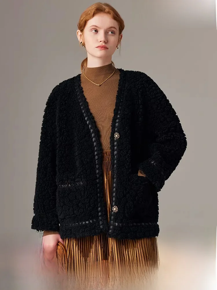 Young Women's Lamb Fur Coat 2025 New Sle V-Ne Long Sve Commute Faion Korean Version Tee Buttons ket Detail
Young Women's Lamb Fur Coat 2025 New Sle V-Ne Long Sve Commute Faion Korean Version Tee Buttons ket Detail