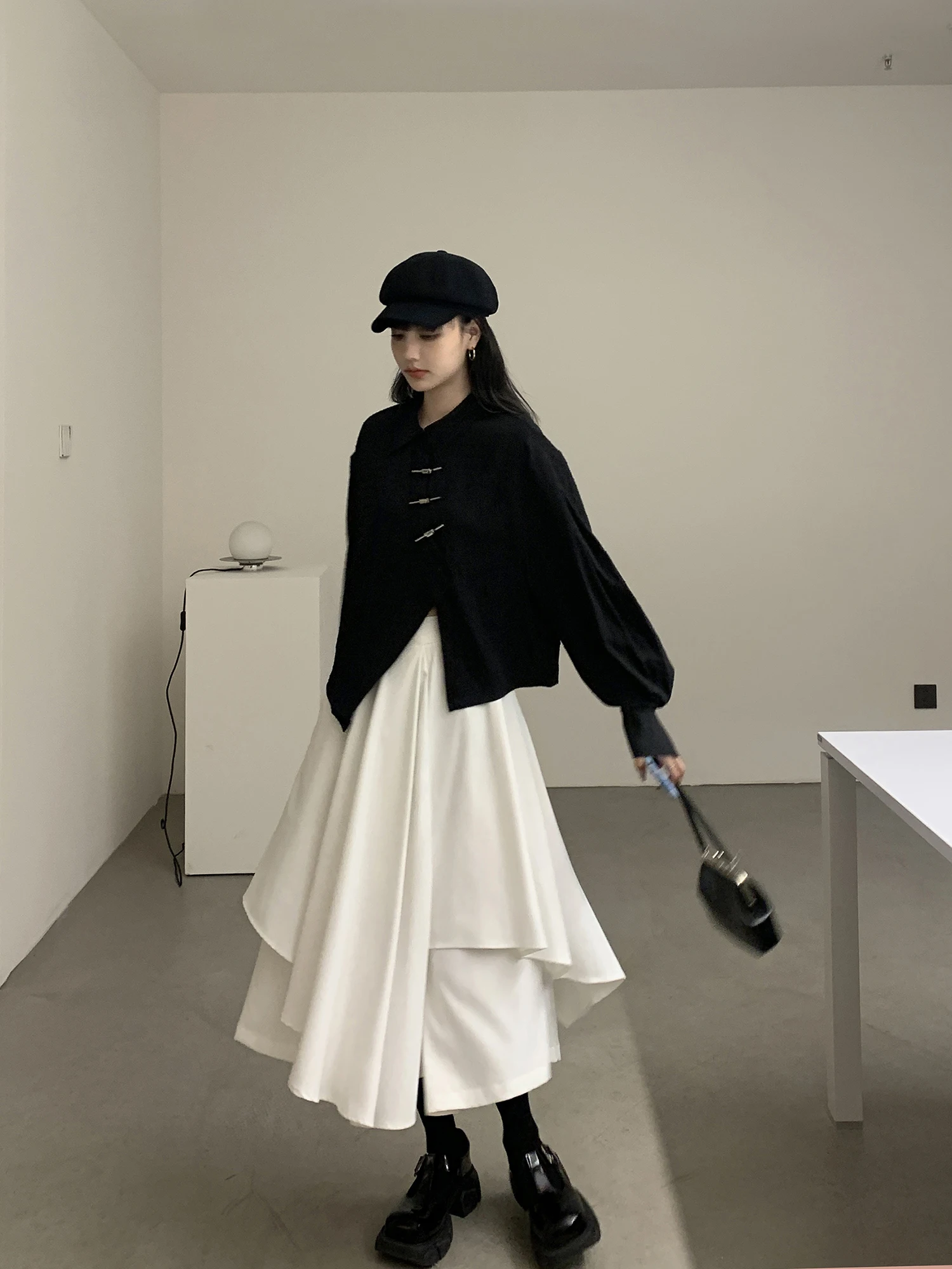 Dirl Autumn Rhine Новый китайский свободный длинный све irt Нерегулярный дизайн Фонарь Све с эффектом похудения Женская мода
Dirl Autumn Rhine Новый китайский свободный длинный све irt Нерегулярный дизайн Фонарь Све с эффектом похудения Женская мода