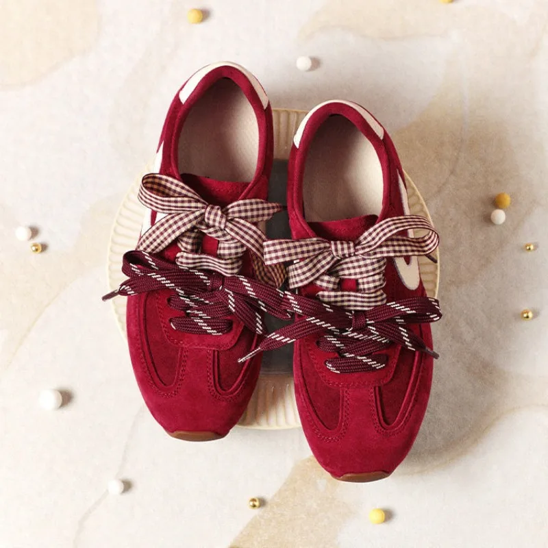 New Women Shoes Fashion Retro Moral Training Shoes for Woman Exquisite Round Head Chunky Sneaker Designer Shoes Zapatillas Mujer
New Women Shoes Fashion Retro Moral Training Shoes for Woman Exquisite Round Head Chunky Sneaker Designer Shoes Zapatillas Mujer