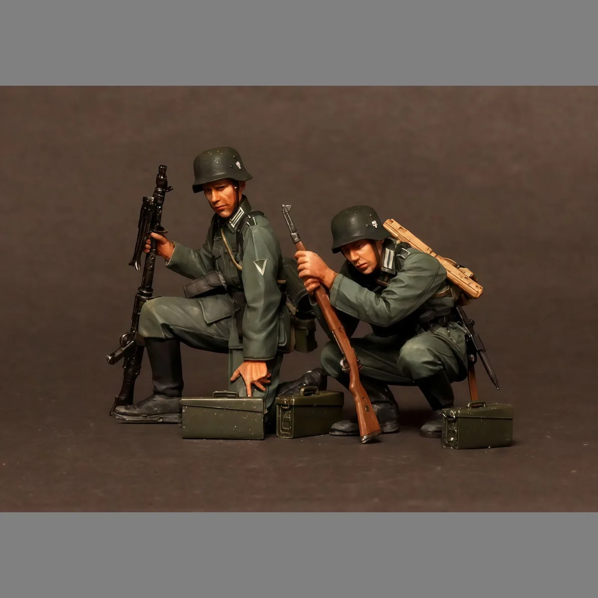 1/35 resin unpainted model kit, military theme, WWII German machine gunner unassembled and unpainted GK, 1473R
1/35 resin unpainted model kit, military theme, WWII German machine gunner unassembled and unpainted GK, 1473R