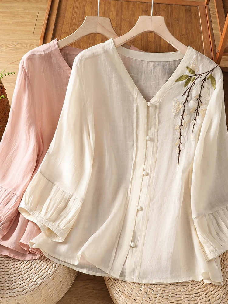 Loose Fit Chinese Style V-Neck Embroidered Linen Shirt Women's Summer Five-Quarter Sleeve Top Age-Defying Versatile Casual Shirt
Loose Fit Chinese Style V-Neck Embroidered Linen Shirt Women's Summer Five-Quarter Sleeve Top Age-Defying Versatile Casual Shirt
