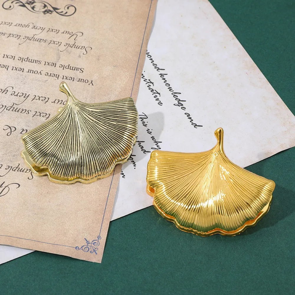 Vintage Ginkgo Leaf Tree Flower Shaped Wallet Handbook Clip Creative DIY Journal Material Student Supplies Stationery
Vintage Ginkgo Leaf Tree Flower Shaped Wallet Handbook Clip Creative DIY Journal Material Student Supplies Stationery