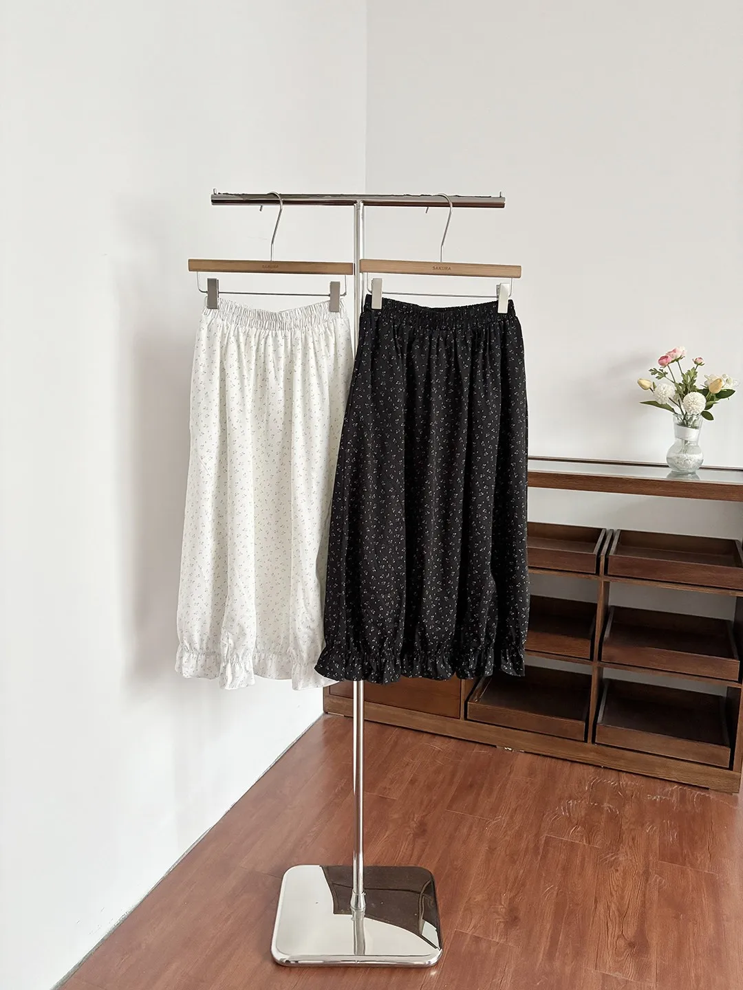 Korean Retro High Waist A-Line Skirt Women Summer New Mid-Length Polka Dot Elastic Waist Versatile Anti-Aging Flower Bud...
Korean Retro High Waist A-Line Skirt Women Summer New Mid-Length Polka Dot Elastic Waist Versatile Anti-Aging Flower Bud...