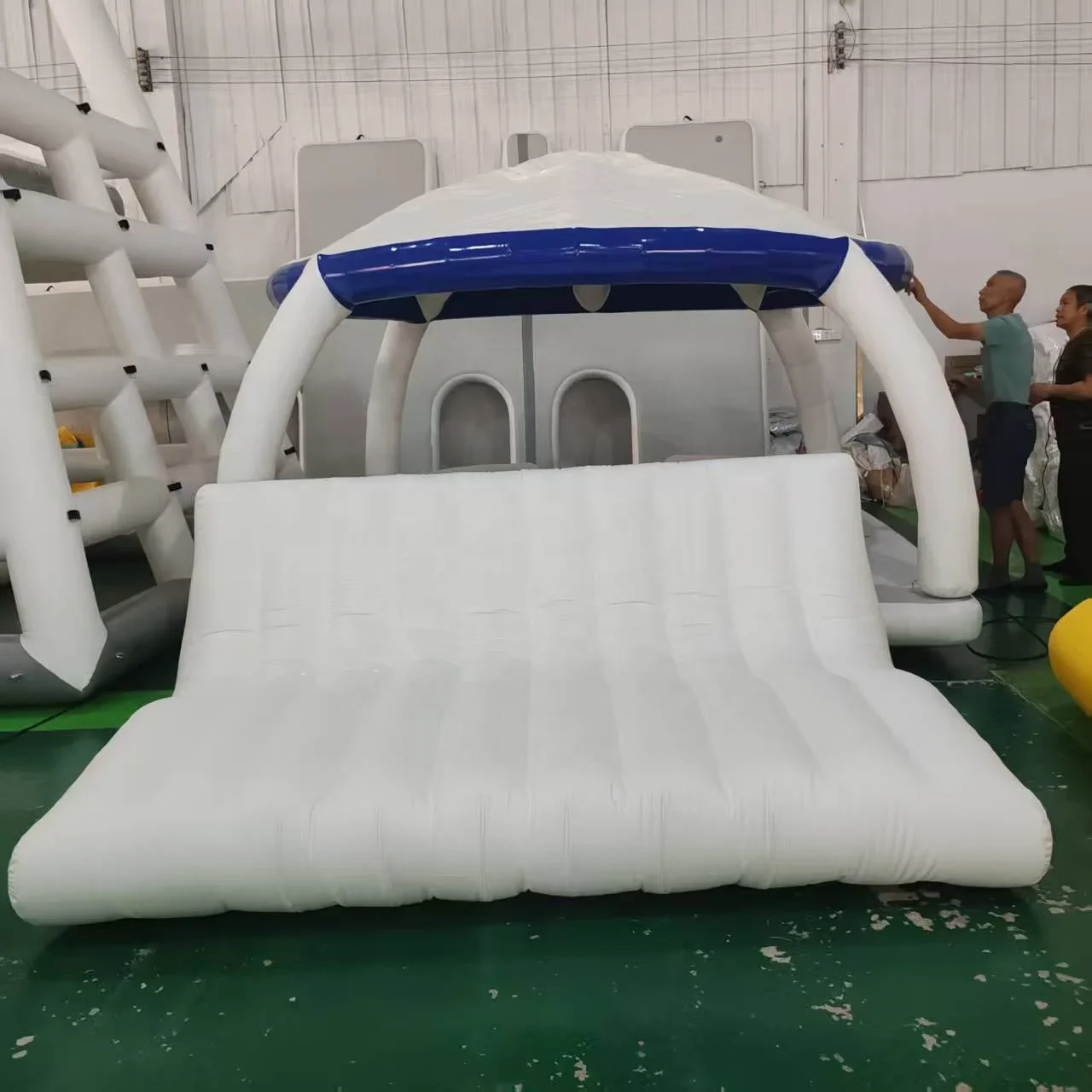 Inflatable Sun Lounger, 2-Seater Water Air Sofa Bed, Durable Floating Chair for Swimming Pool Leisure
Inflatable Sun Lounger, 2-Seater Water Air Sofa Bed, Durable Floating Chair for Swimming Pool Leisure