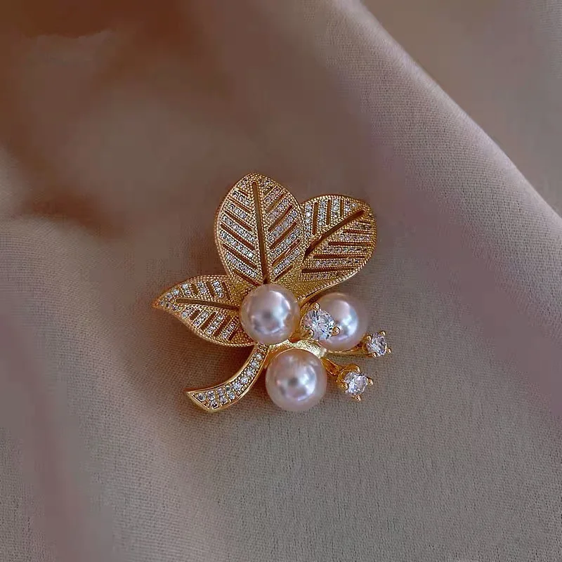 Ginkgo Leaf Brooch Alloy Anti-exposure Pin Elegant Flower Lapel Pin Women Clothing Accessories
Ginkgo Leaf Brooch Alloy Anti-exposure Pin Elegant Flower Lapel Pin Women Clothing Accessories