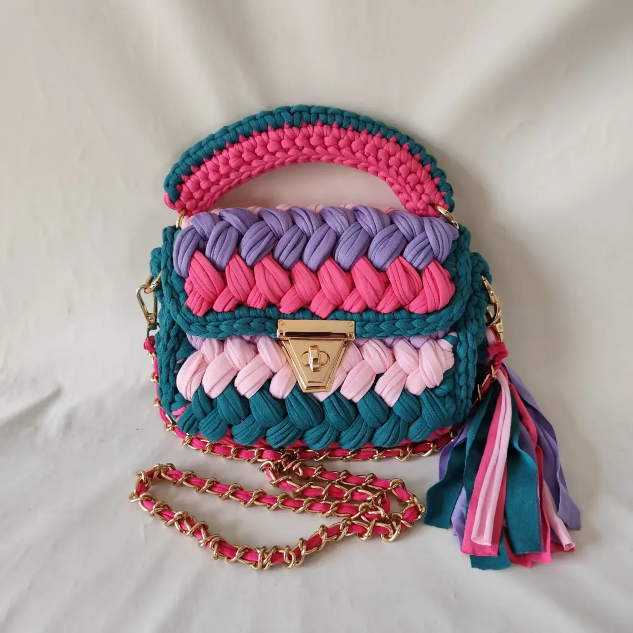 Yiwu Yingzi Handmade Color-block Fabric Yarn Woven Mini Square Bag, Vintage Tassel Chain Handbag & Crossbody Bag, Versatile Uniq
Yiwu Yingzi Handmade Color-block Fabric Yarn Woven Mini Square Bag, Vintage Tassel Chain Handbag & Crossbody Bag, Versatile Uniq