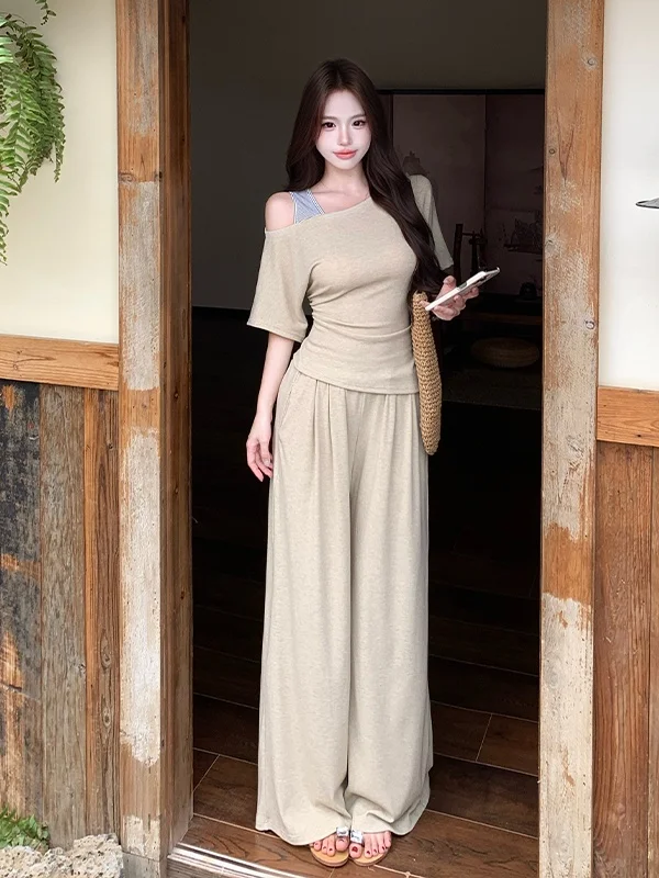 Retro Design Sensation Fake Two-Piece Summer New Straight Leg Pants T-Shirt Shoulder Design Chic High Waist Long Pants Set
Retro Design Sensation Fake Two-Piece Summer New Straight Leg Pants T-Shirt Shoulder Design Chic High Waist Long Pants Set