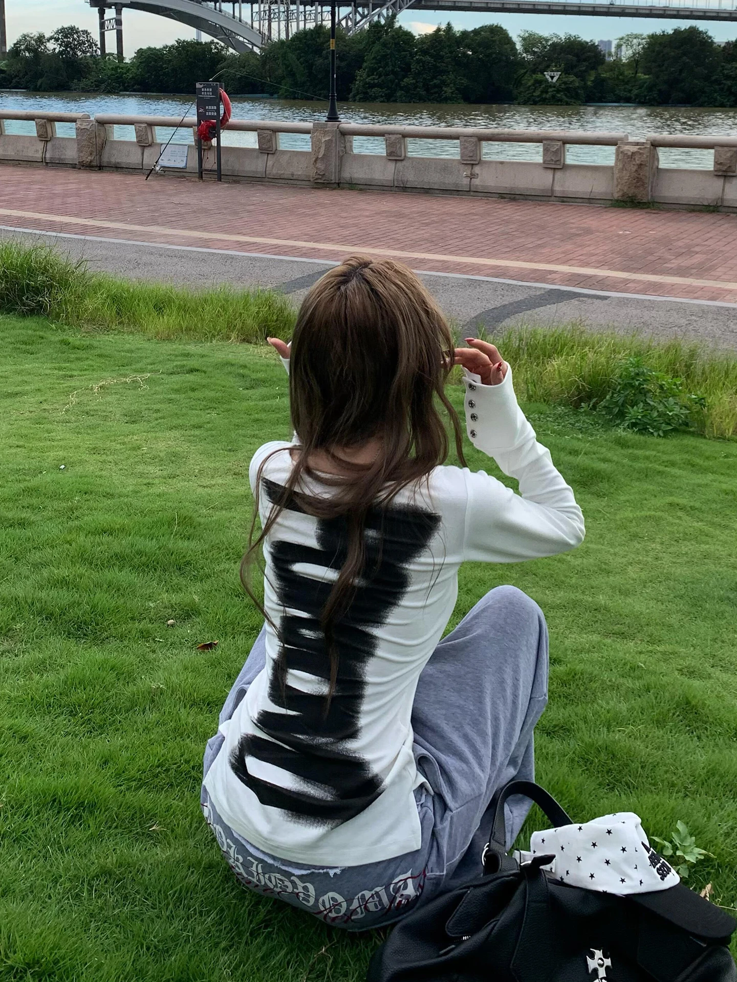 American Letter Print Long Sleeve T-Shirt Women's Spring Autumn New Slim Fit Shoulder Bared Spicy Girl Design Base Shirt Top
American Letter Print Long Sleeve T-Shirt Women's Spring Autumn New Slim Fit Shoulder Bared Spicy Girl Design Base Shirt Top