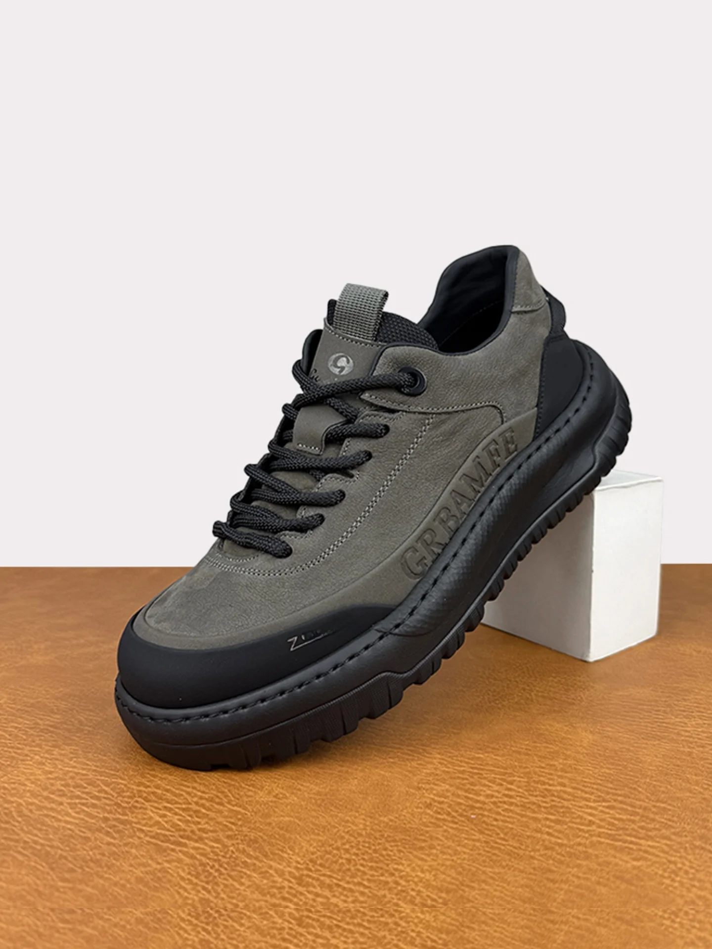 Men's Outdoor Climbing oes Layer One Cowhide Comfortable Traction Wear-Resistant Thi Bot Heightening Casual Sports oes
Men's Outdoor Climbing oes Layer One Cowhide Comfortable Traction Wear-Resistant Thi Bot Heightening Casual Sports oes