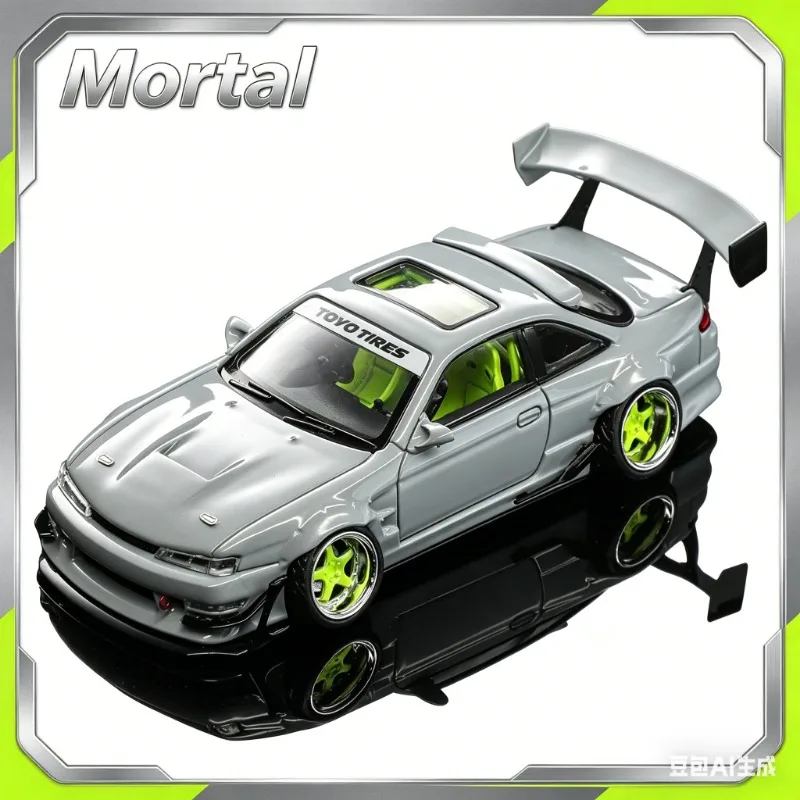 Масштабная модель автомобиля Nissan Silvia S14 GT-SPEC V1 Kawaichi Sei (1:64), литая из сплава, имитационная статическая модель для демонстрации.
Масштабная модель автомобиля Nissan Silvia S14 GT-SPEC V1 Kawaichi Sei (1:64), литая из сплава, имитационная статическая модель для демонстрации.