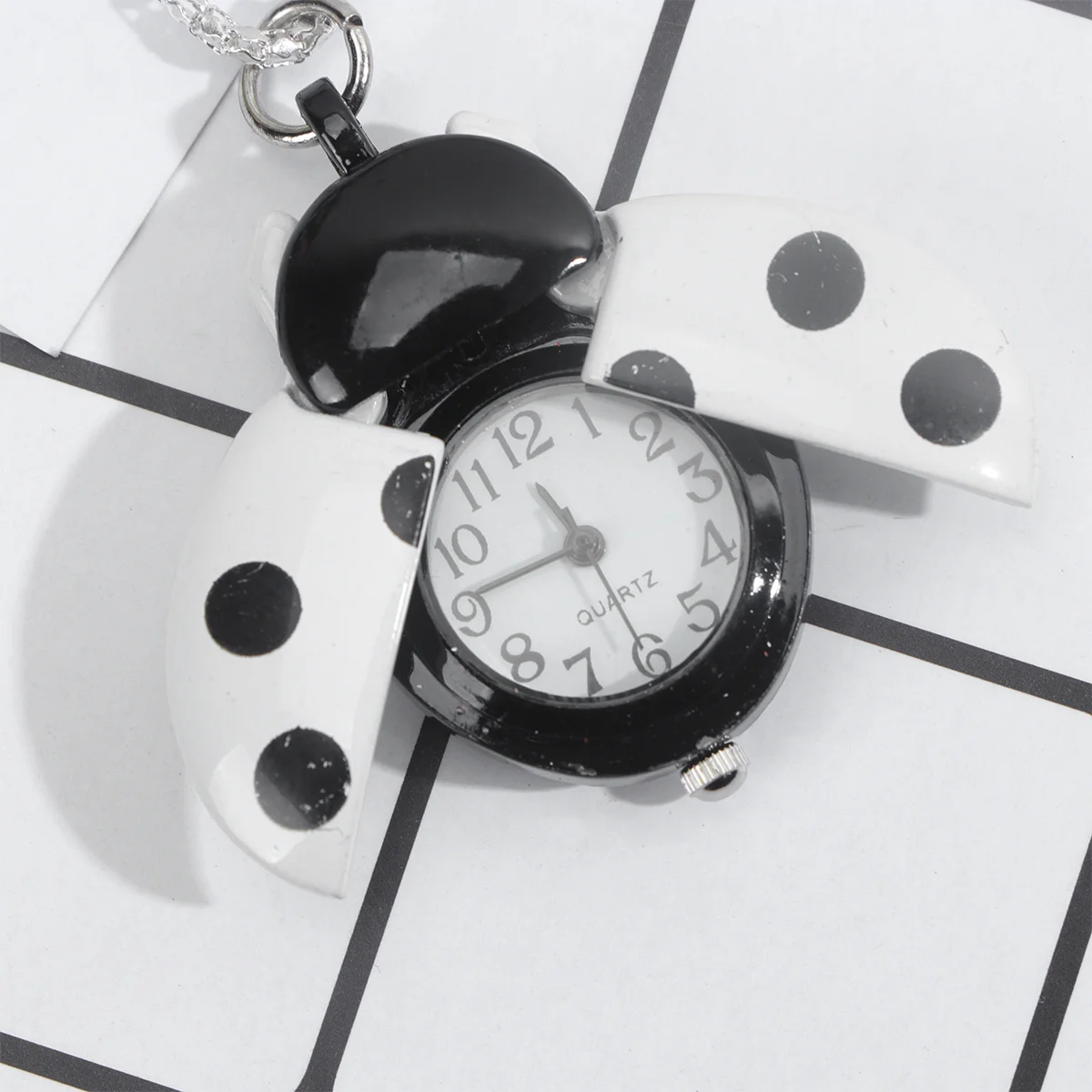 White Ladybug Shape Alloy Retro For Pocket Watch Retro Quartz Watch For Portable Gift Timepiece
White Ladybug Shape Alloy Retro For Pocket Watch Retro Quartz Watch For Portable Gift Timepiece