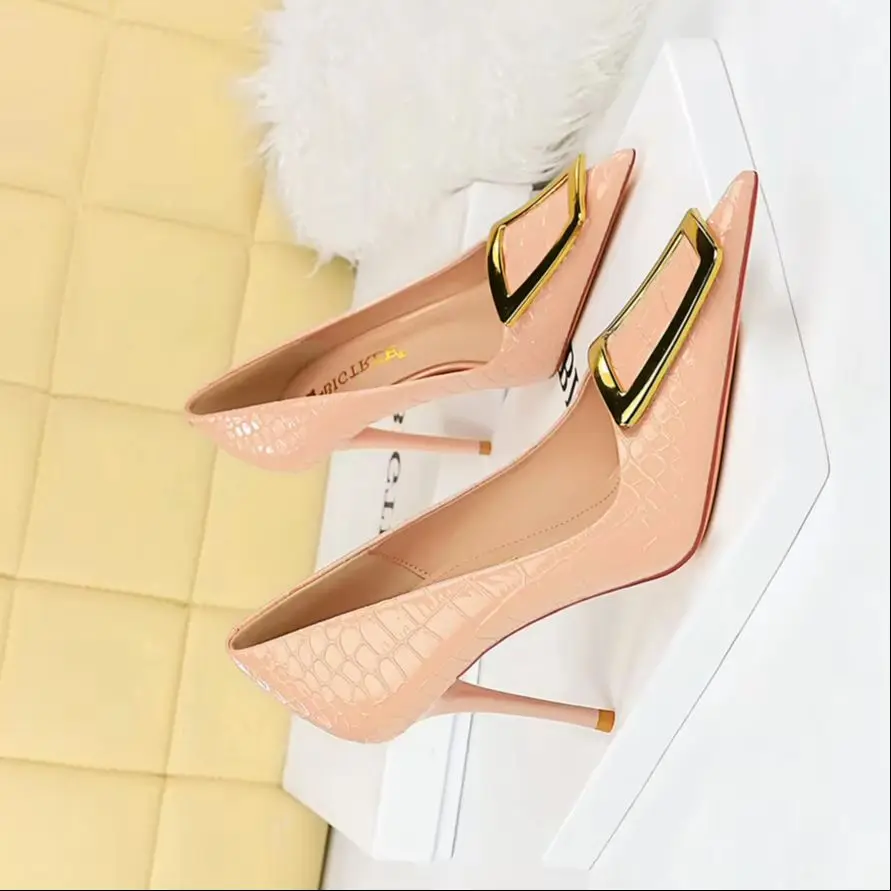 Обувь BIGTREE, женские туфли-лодочки с металлической пряжкой, женская обувь на шпильке, пикантные свадебные туфли на высоком каблуке, роскошные женские туфли для вечеринок на каблуке
Обувь BIGTREE, женские туфли-лодочки с металлической пряжкой, женская обувь на шпильке, пикантные свадебные туфли на высоком каблуке, роскошные женские туфли для вечеринок на каблуке