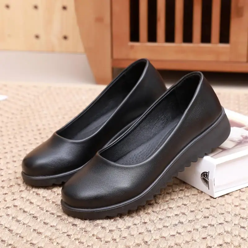 Women's Comfortable Soft Bottom Work Shoes Waterproof Non-Slip Kitchen Flat Bottom Shoes Black Mom Shoes Middle-Aged And Elde...
Women's Comfortable Soft Bottom Work Shoes Waterproof Non-Slip Kitchen Flat Bottom Shoes Black Mom Shoes Middle-Aged And Elde...