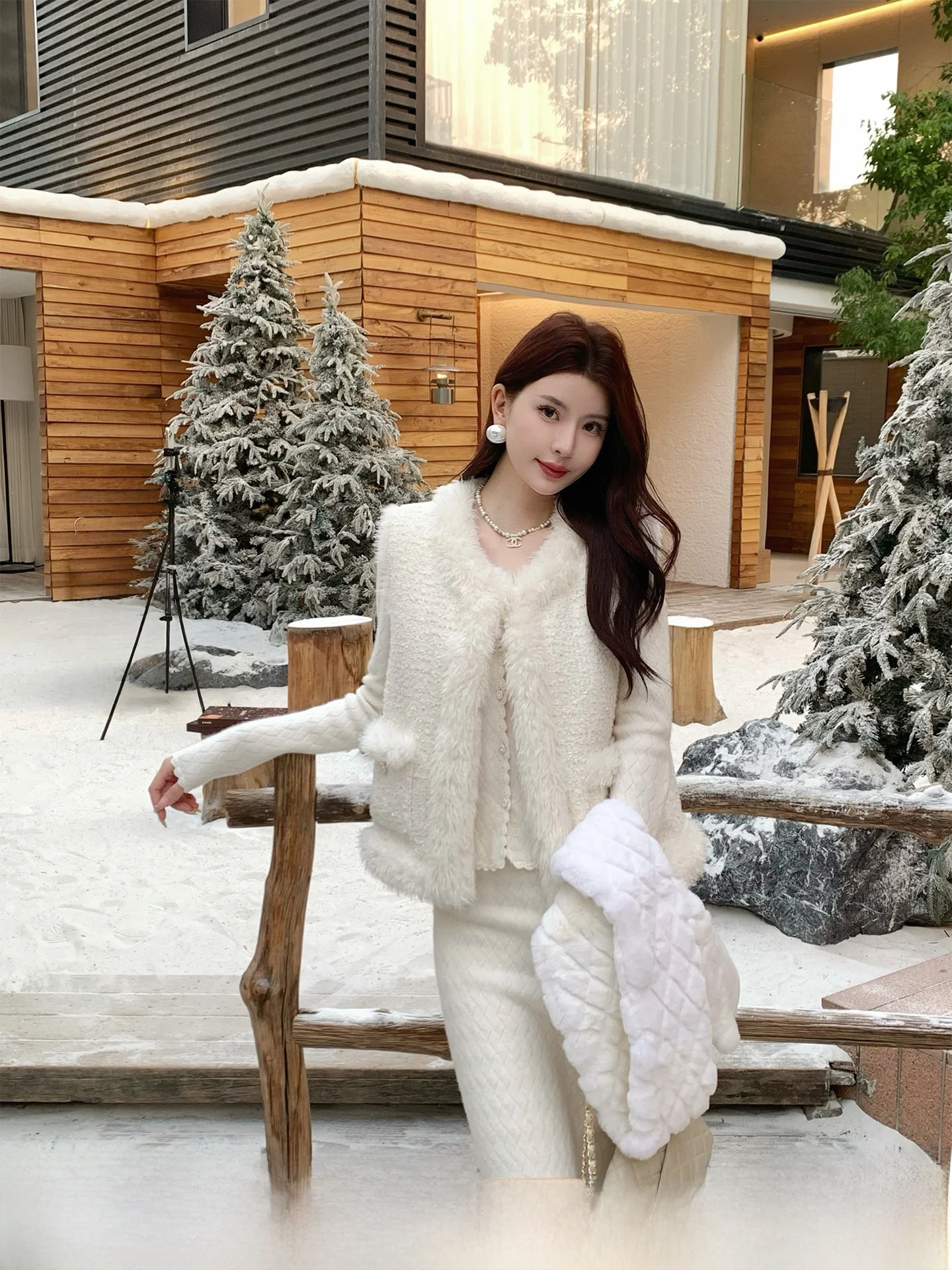 Жилет женский шерстяной Julia KUN, зимняя верхняя одежда, новинка, бестселлер, для повседневной носки, приталенный крой, V-образный вырез
Жилет женский шерстяной Julia KUN, зимняя верхняя одежда, новинка, бестселлер, для повседневной носки, приталенный крой, V-образный вырез