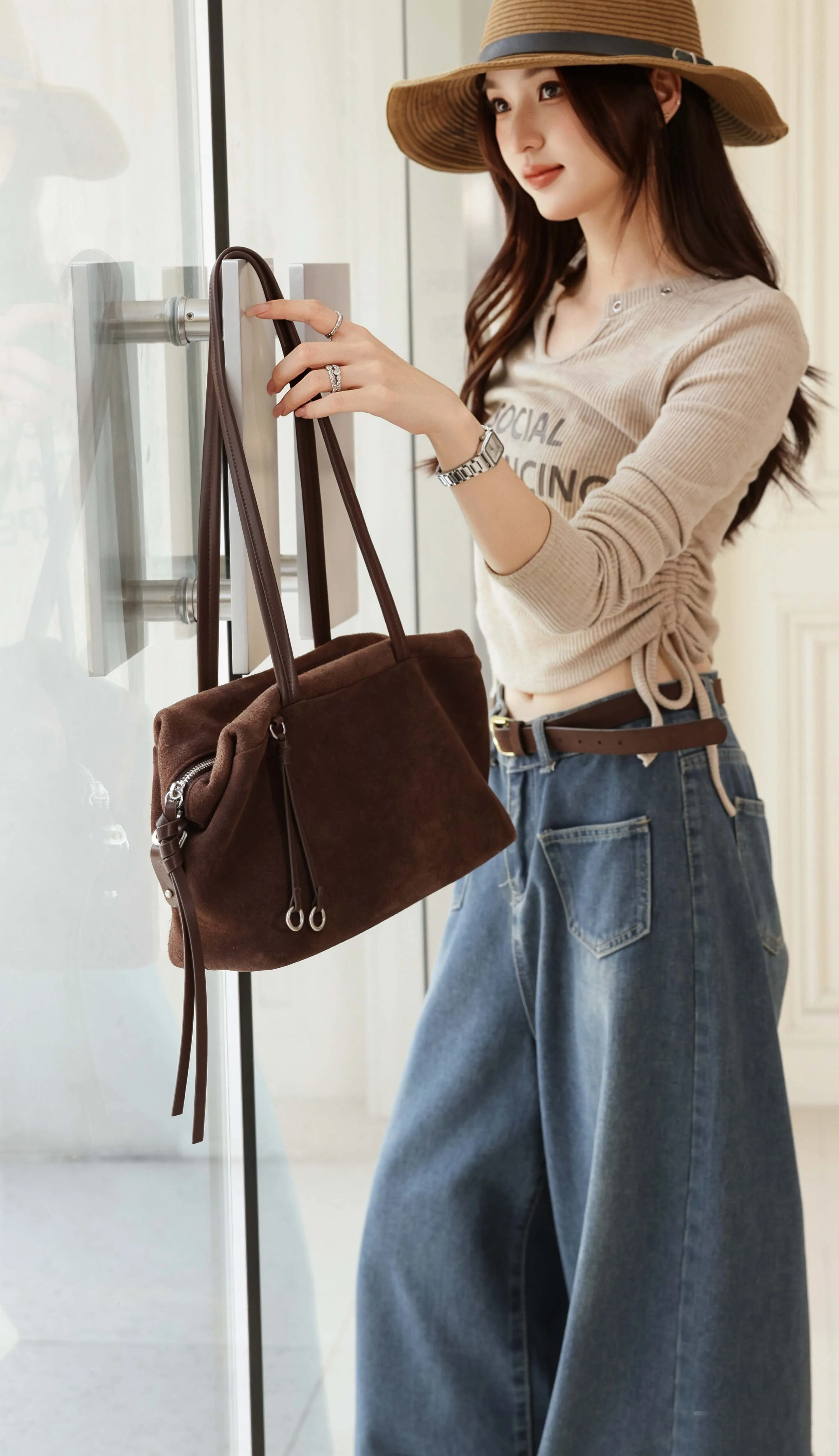 Minimalist Vintage Boston Bag, Large Capacity for Shopping & Travel, Elegant Daily Shoulder & Underarm Commute Bag
Minimalist Vintage Boston Bag, Large Capacity for Shopping & Travel, Elegant Daily Shoulder & Underarm Commute Bag
