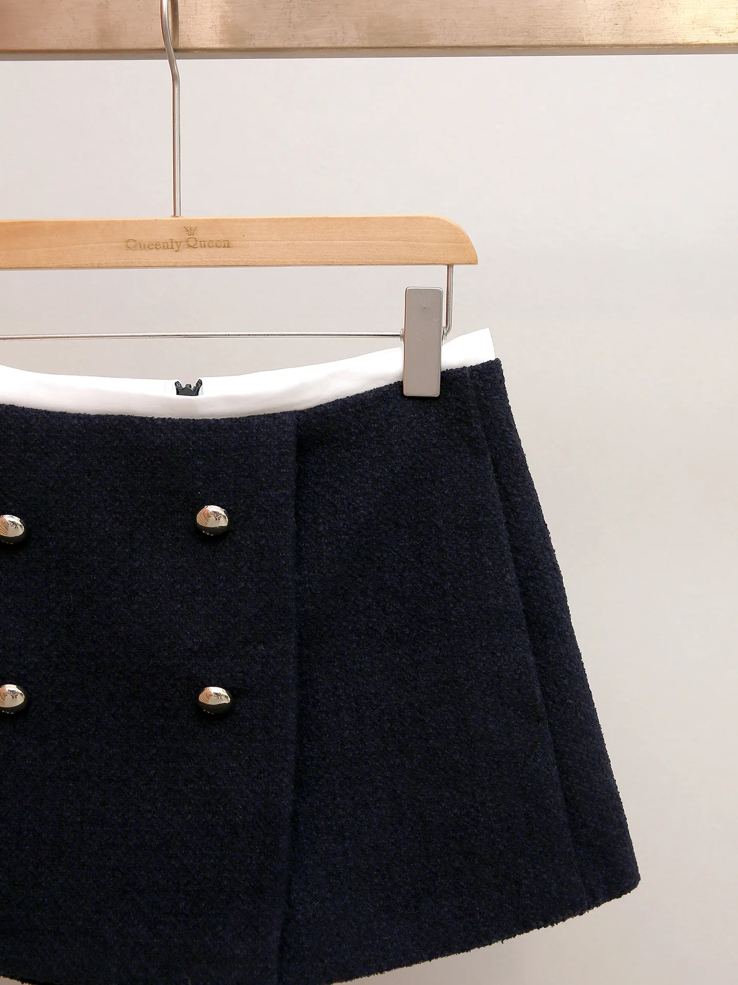 Fall/Winter Women Tweed Hign Waist A-line Spliced Contrast Gold Button Solid Mini Culottes Fashion Half Skirt
Fall/Winter Women Tweed Hign Waist A-line Spliced Contrast Gold Button Solid Mini Culottes Fashion Half Skirt 