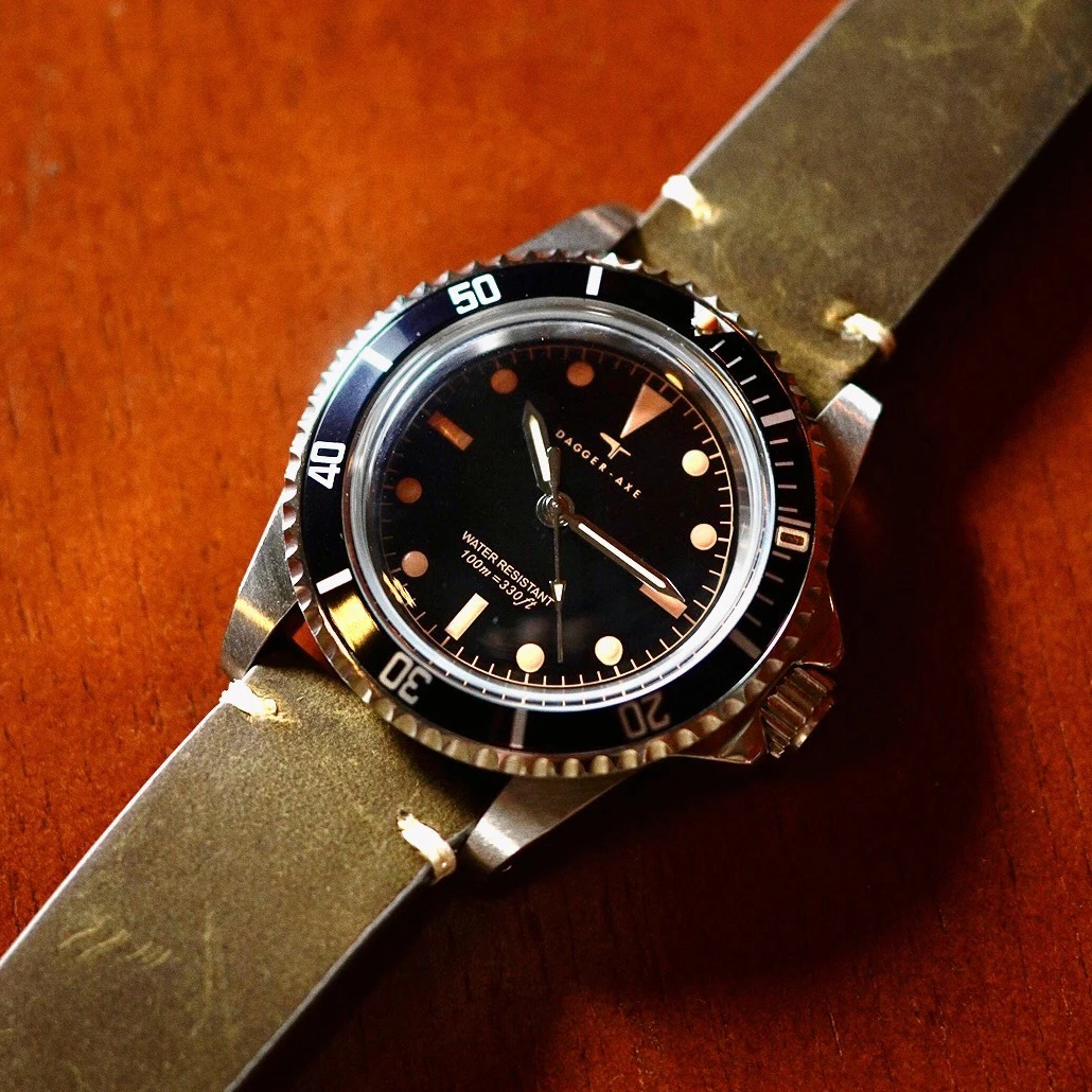 DAGGER-AXE Men Diver Watch 39.5mm Automatic Mechanical Wristwatch 10Bar Waterproof C3 Luminous Sapphire NH35 Ceramic Bezel Sport
DAGGER-AXE Men Diver Watch 39.5mm Automatic Mechanical Wristwatch 10Bar Waterproof C3 Luminous Sapphire NH35 Ceramic Bezel Sport