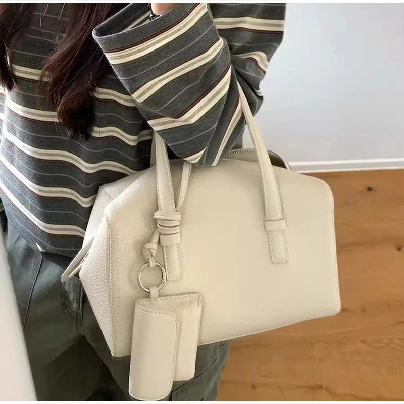 Fashion Lychee Pattern Women Handbag With Detachable Pouch Large Capacity Casual Tote Bag Minimalist Elegant Boston Pillow Bag
Fashion Lychee Pattern Women Handbag With Detachable Pouch Large Capacity Casual Tote Bag Minimalist Elegant Boston Pillow Bag