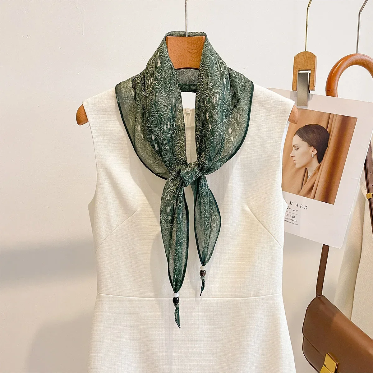 Cashew Scarves With Pendant Thin Diamond-shaped Scarf For Women Jeans Pairing Bandanas Luxury Hijab Neckerchief Shawl Wraps
Cashew Scarves With Pendant Thin Diamond-shaped Scarf For Women Jeans Pairing Bandanas Luxury Hijab Neckerchief Shawl Wraps