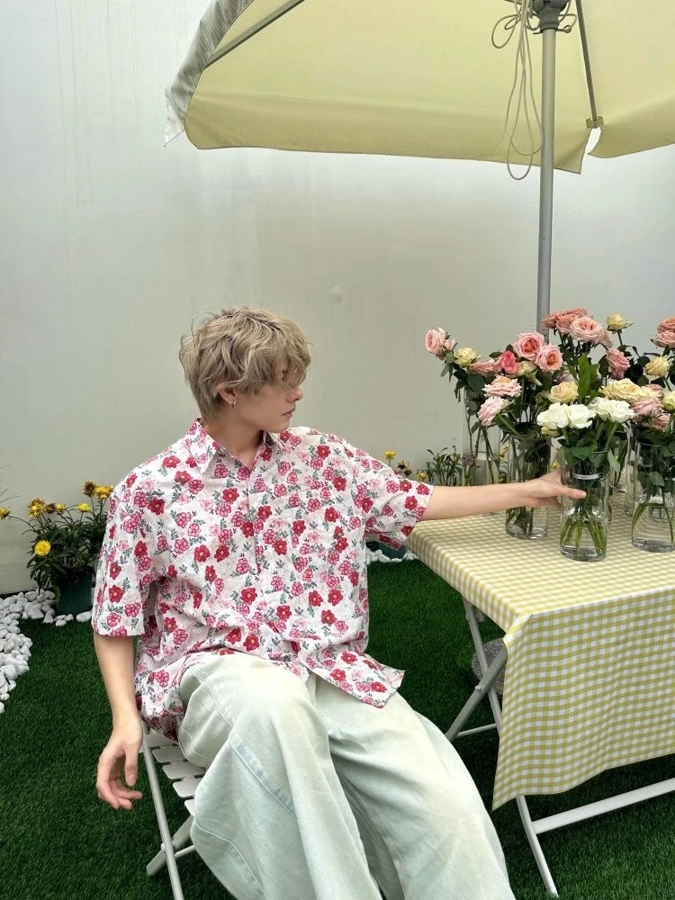 American Vintage Style Men Short Sleeve Shirt Jacket for Unisex Lazy Floral Print Beach Vacation Loose Fit Lightweight Top
American Vintage Style Men Short Sleeve Shirt Jacket for Unisex Lazy Floral Print Beach Vacation Loose Fit Lightweight Top