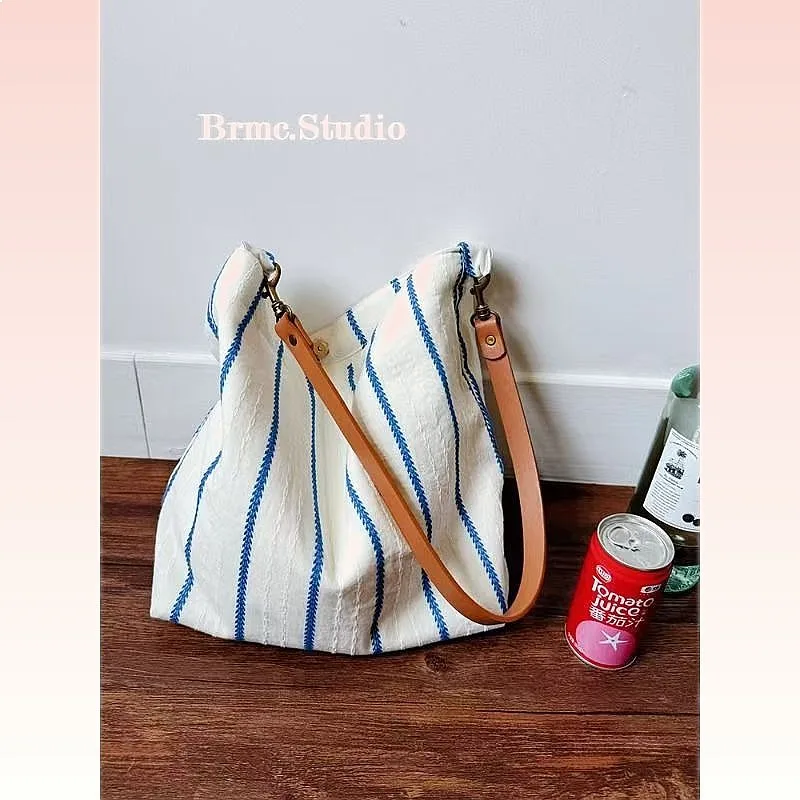 Summer Jacquard Leather Rope Shoulder Strap Blue Striped Tote Bag Women Niche Textured Commuter Cloth
Summer Jacquard Leather Rope Shoulder Strap Blue Striped Tote Bag Women Niche Textured Commuter Cloth