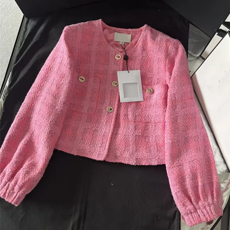 Customization European women's clothing - new summer styles in 2026 Long-sleeved pink single-button tweed short coat skirt set
Customization European women's clothing - new summer styles in 2026 Long-sleeved pink single-button tweed short coat skirt set