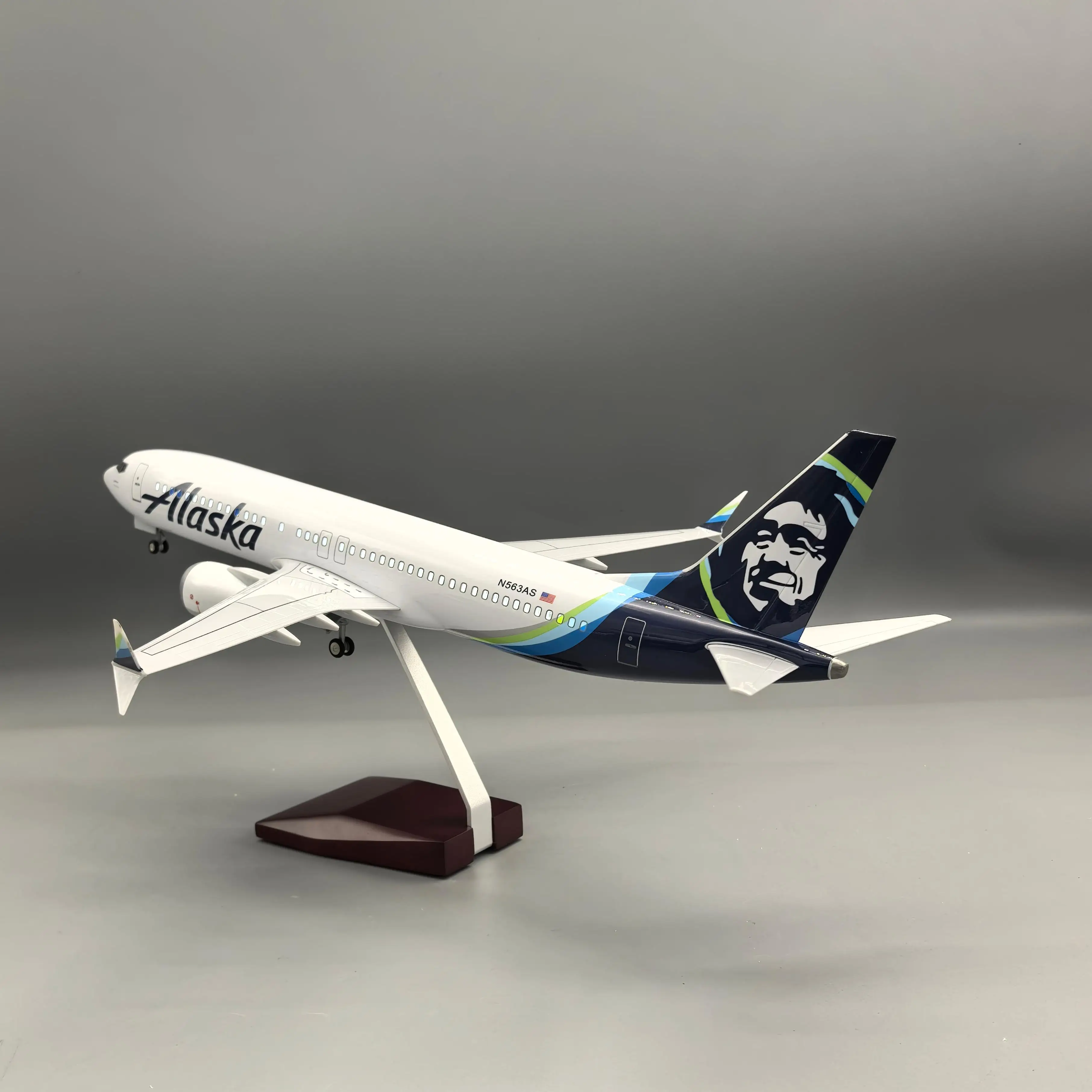 Plane Models B737max Alaska 1/85 Scale Aircraft 47cm Toy Model Airplane Airways Diecast with LED Light for Collection Toy Planes
Plane Models B737max Alaska 1/85 Scale Aircraft 47cm Toy Model Airplane Airways Diecast with LED Light for Collection Toy Planes