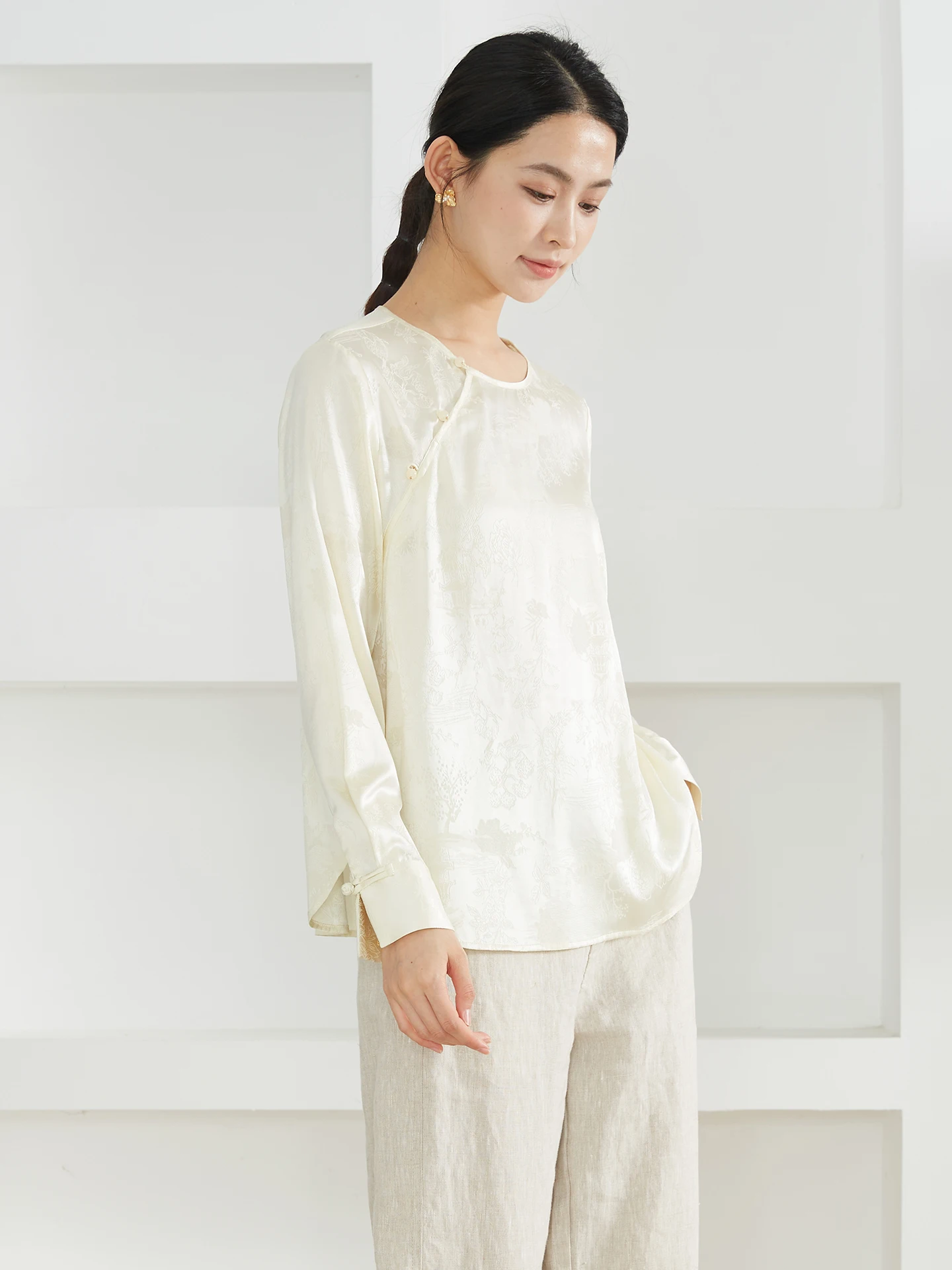 Silk Long Sleeve Shirt Women's Original Design Straight Cut Pure Color round Neck Button up Floral Embroidery Traditional Chi...
Silk Long Sleeve Shirt Women's Original Design Straight Cut Pure Color round Neck Button up Floral Embroidery Traditional Chi...