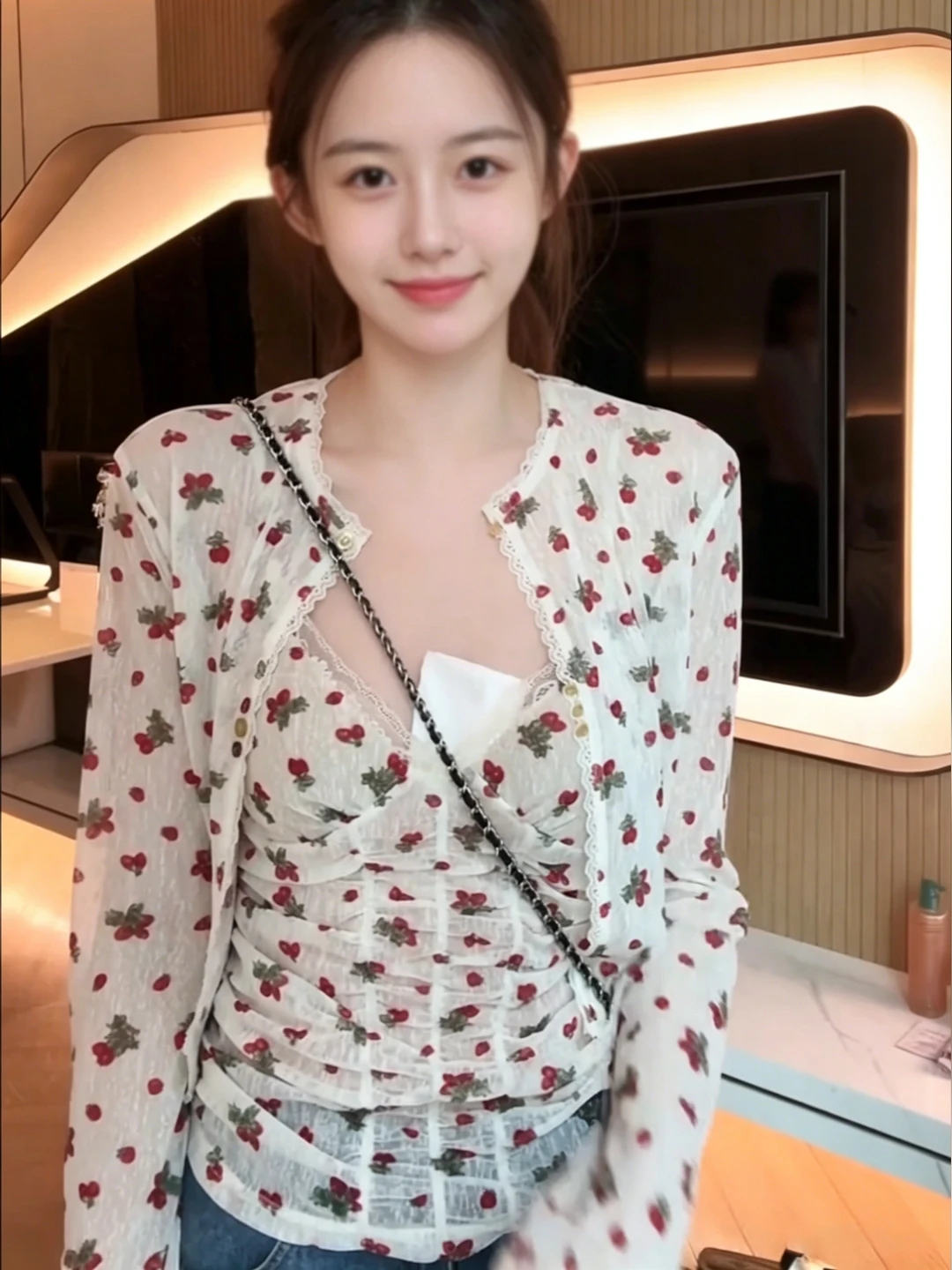 Romantic Cherry Print V-Neck Women's Slim Fit Long Sleeve Vest Top Casual Style Fashion Set Two-Piece Summer Outfit
Romantic Cherry Print V-Neck Women's Slim Fit Long Sleeve Vest Top Casual Style Fashion Set Two-Piece Summer Outfit