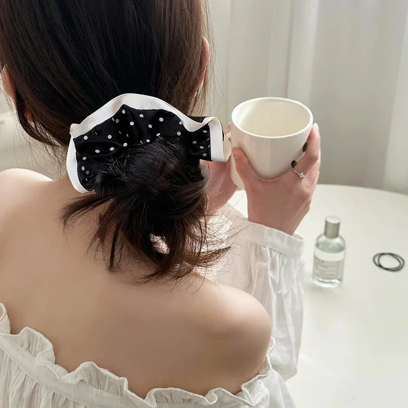 2025 New Elegant Temperament Niche high-end Hair Rope Hair Accessories For Women Cream Polka Dots Large Intestine Hair Circle
2025 New Elegant Temperament Niche high-end Hair Rope Hair Accessories For Women Cream Polka Dots Large Intestine Hair Circle