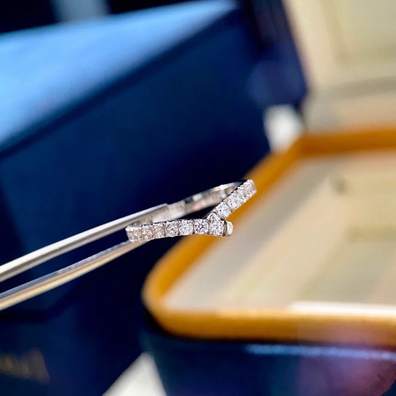 InsWindS925Серебряное кольцо для суставовВ-образной формыRibbonEight Hearts и Eight Arrows Обручальное кольцо Женское одностороннее кольцо с двойным горным хрусталем
InsWindS925Серебряное кольцо для суставовВ-образной формыRibbonEight Hearts и Eight Arrows Обручальное кольцо Женское одностороннее кольцо с двойным горным хрусталем