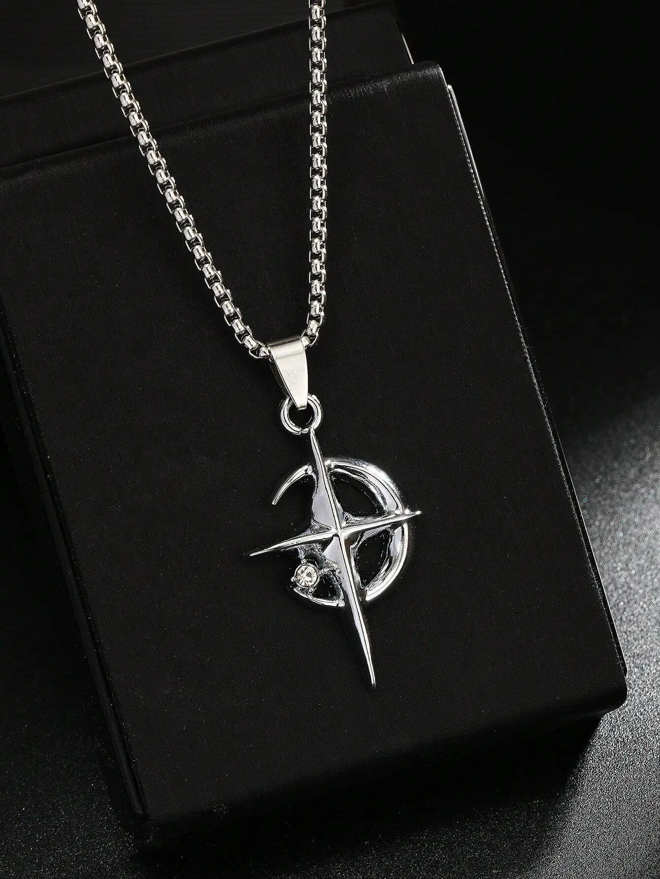 Stainless Steel Crescent Moon & Star Pendant Necklace for Men Women, Minimalist Clavicle Chain with Crystal Accent
Stainless Steel Crescent Moon & Star Pendant Necklace for Men Women, Minimalist Clavicle Chain with Crystal Accent