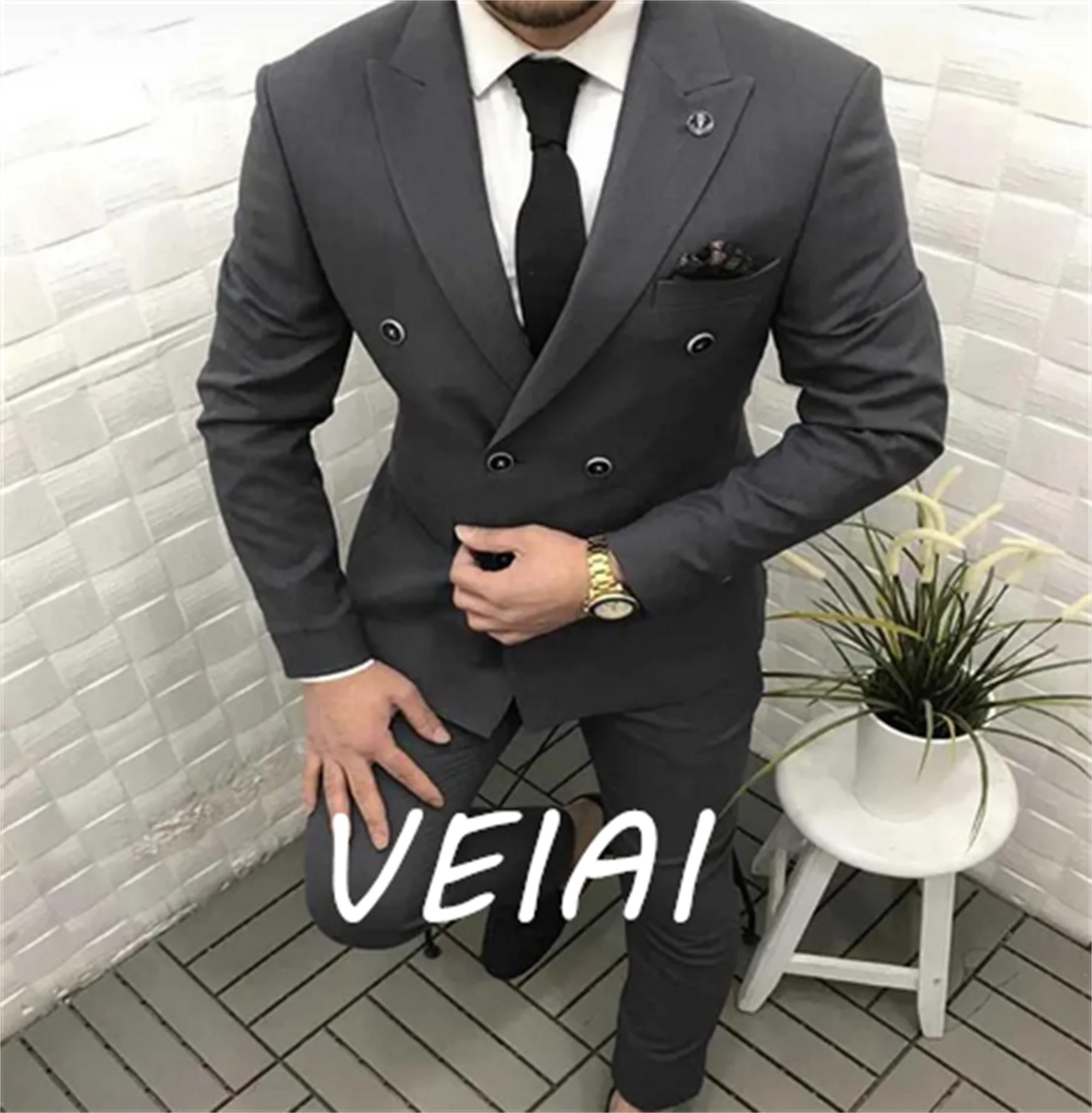 Облегающие костюмы для выпускного вечера по индивидуальному заказу для мужчин, темно-синий свадебный смокинг с черными остроконечными лацканами, мужской модный костюм бойфренда Ja
Облегающие костюмы для выпускного вечера по индивидуальному заказу для мужчин, темно-синий свадебный смокинг с черными остроконечными лацканами, мужской модный костюм бойфренда Ja