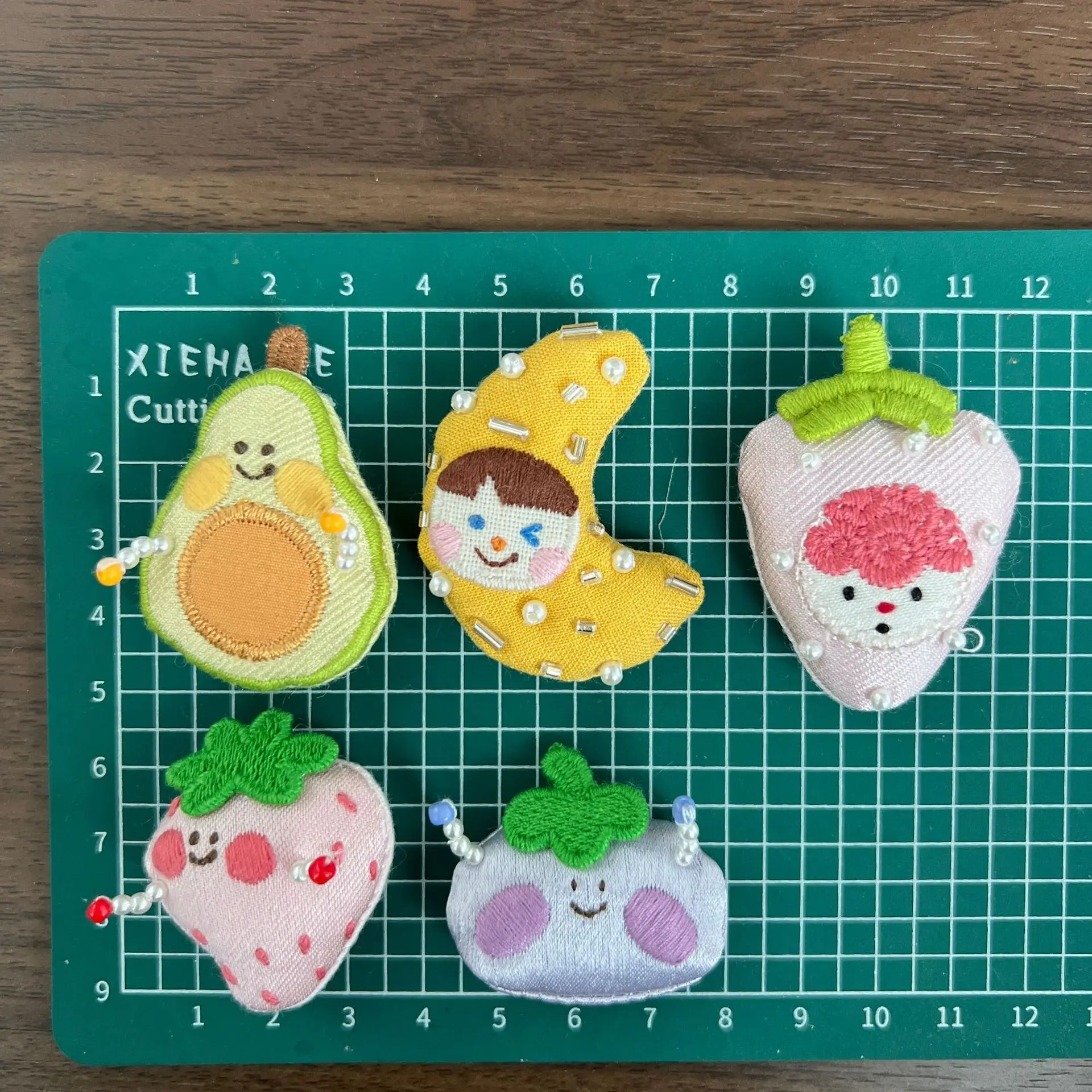 Premium Stuffed Cartoon Brooch Pin for DIY Garment Embellishment Soft Lightweight Cute Versatile Craft
Premium Stuffed Cartoon Brooch Pin for DIY Garment Embellishment Soft Lightweight Cute Versatile Craft